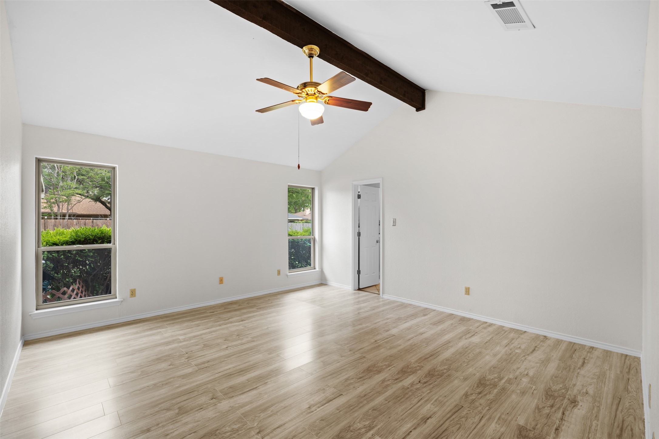 1409 Circle Lane Bedford TX 76022