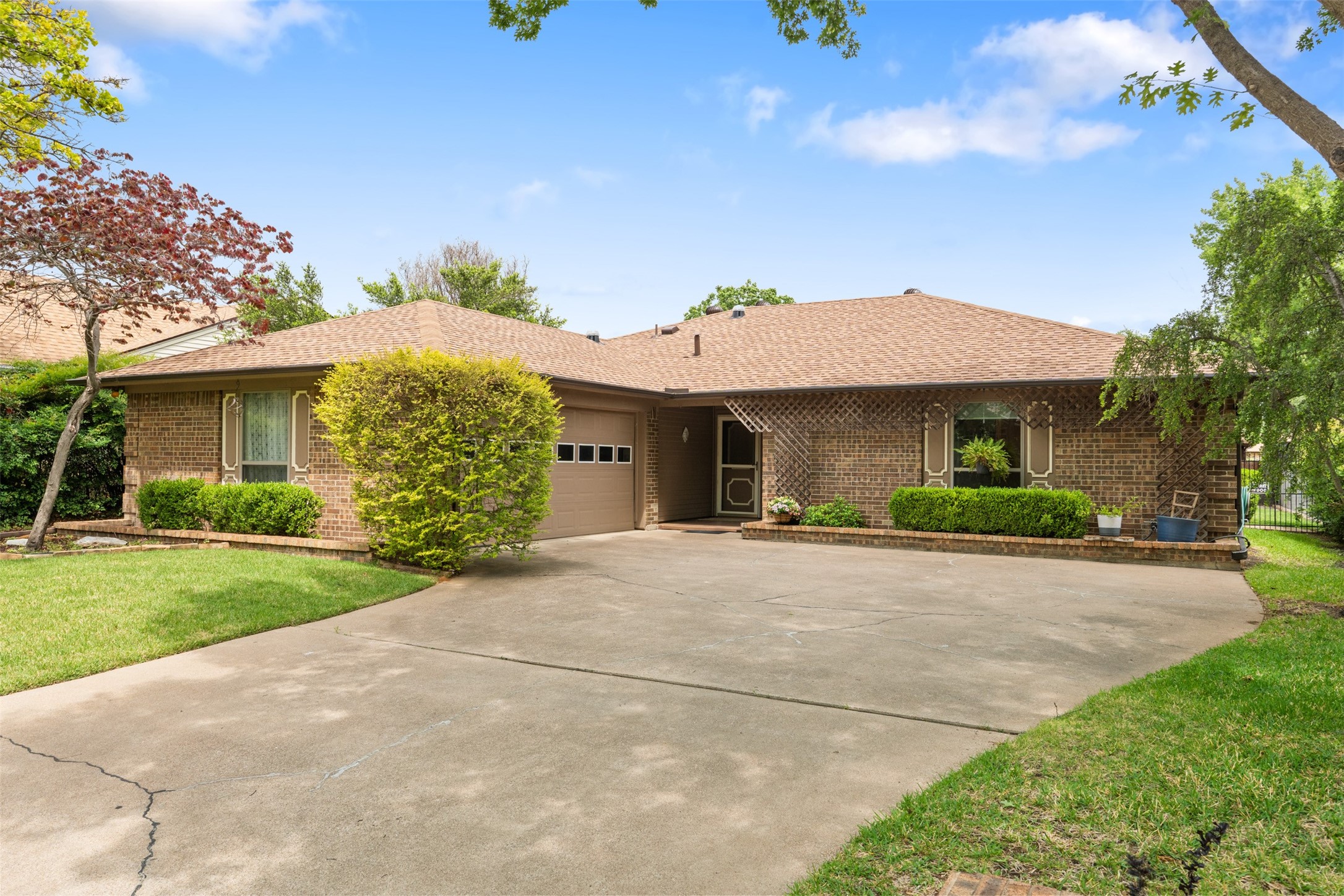 1409 Circle Lane Bedford TX 76022