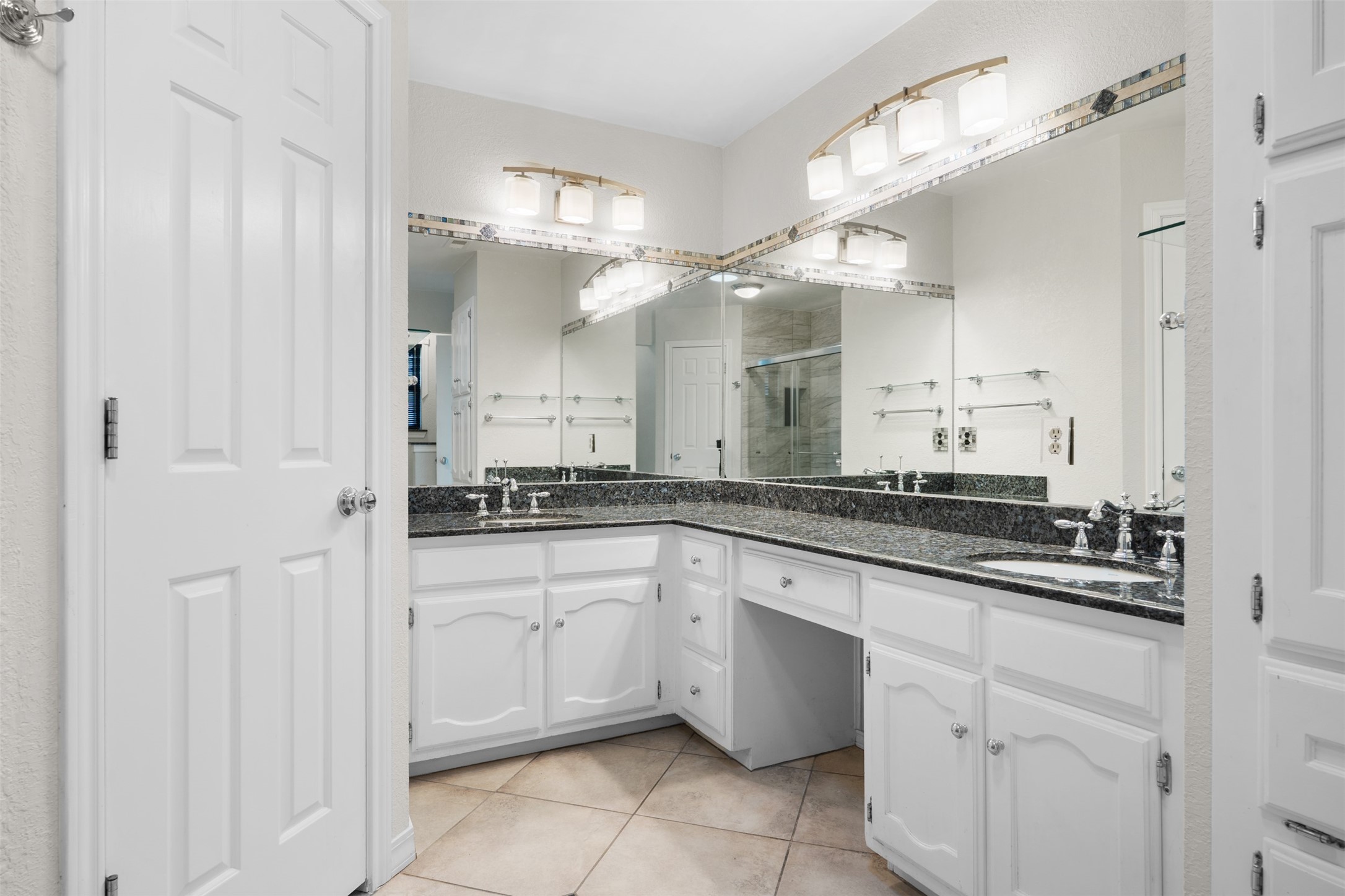 1409 Circle Lane Bedford TX 76022