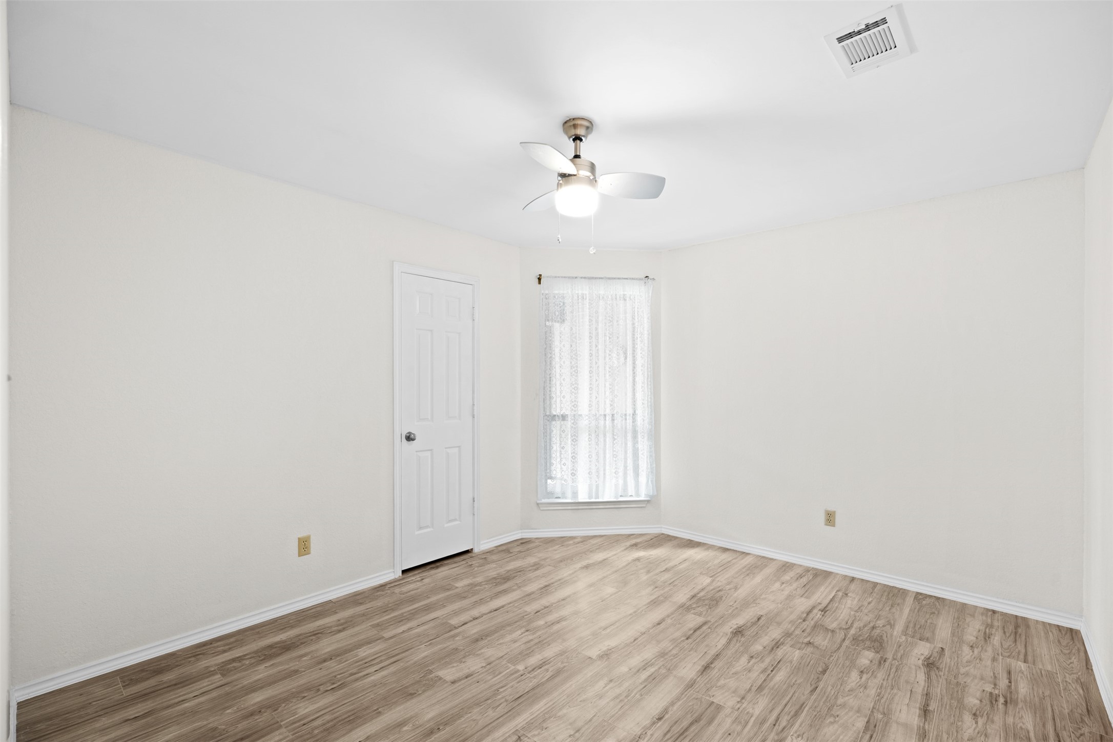 1409 Circle Lane Bedford TX 76022