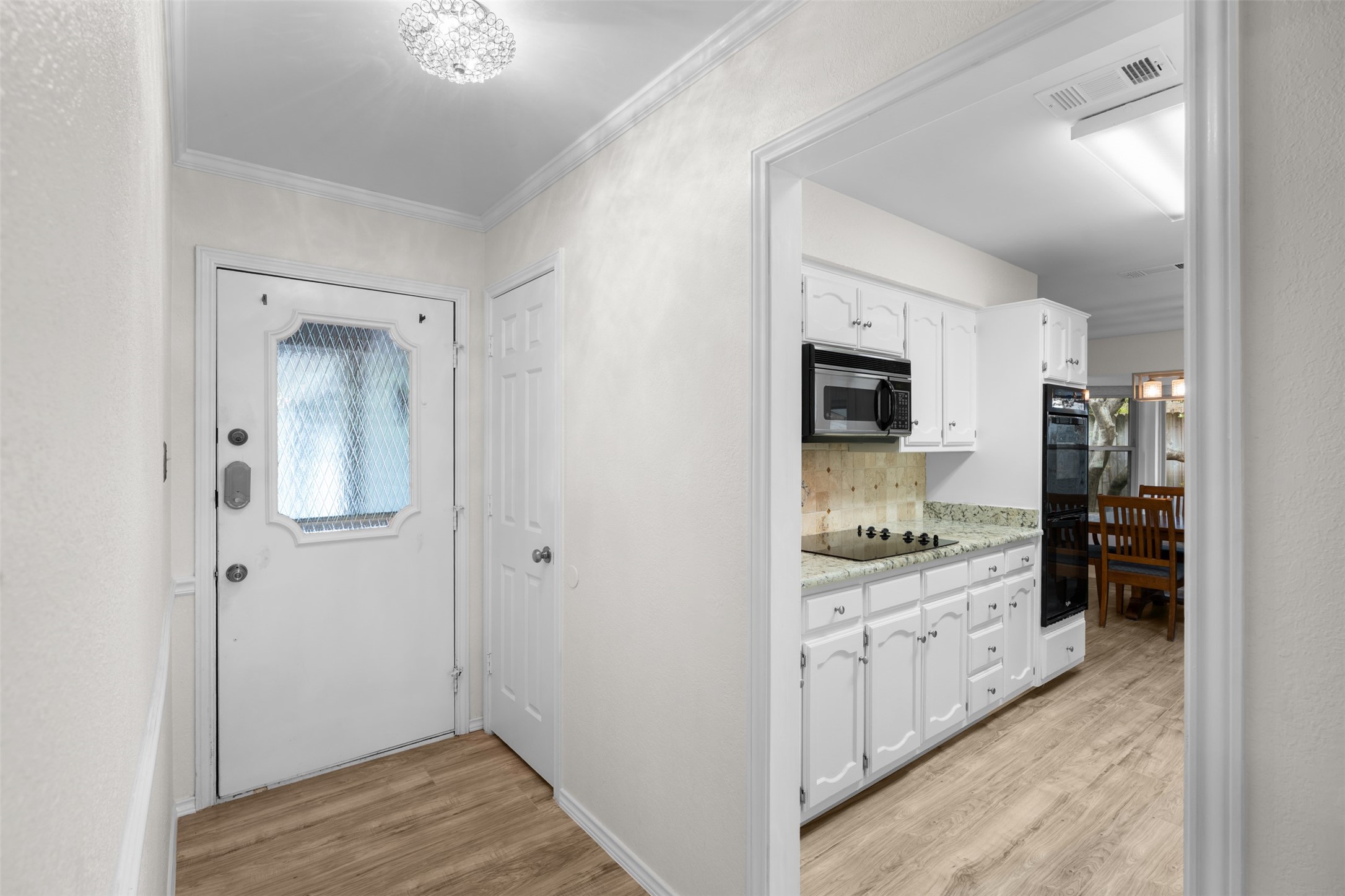 1409 Circle Lane Bedford TX 76022