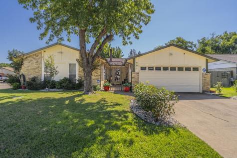 601 Thornwood Trail Grand Prairie TX 75052