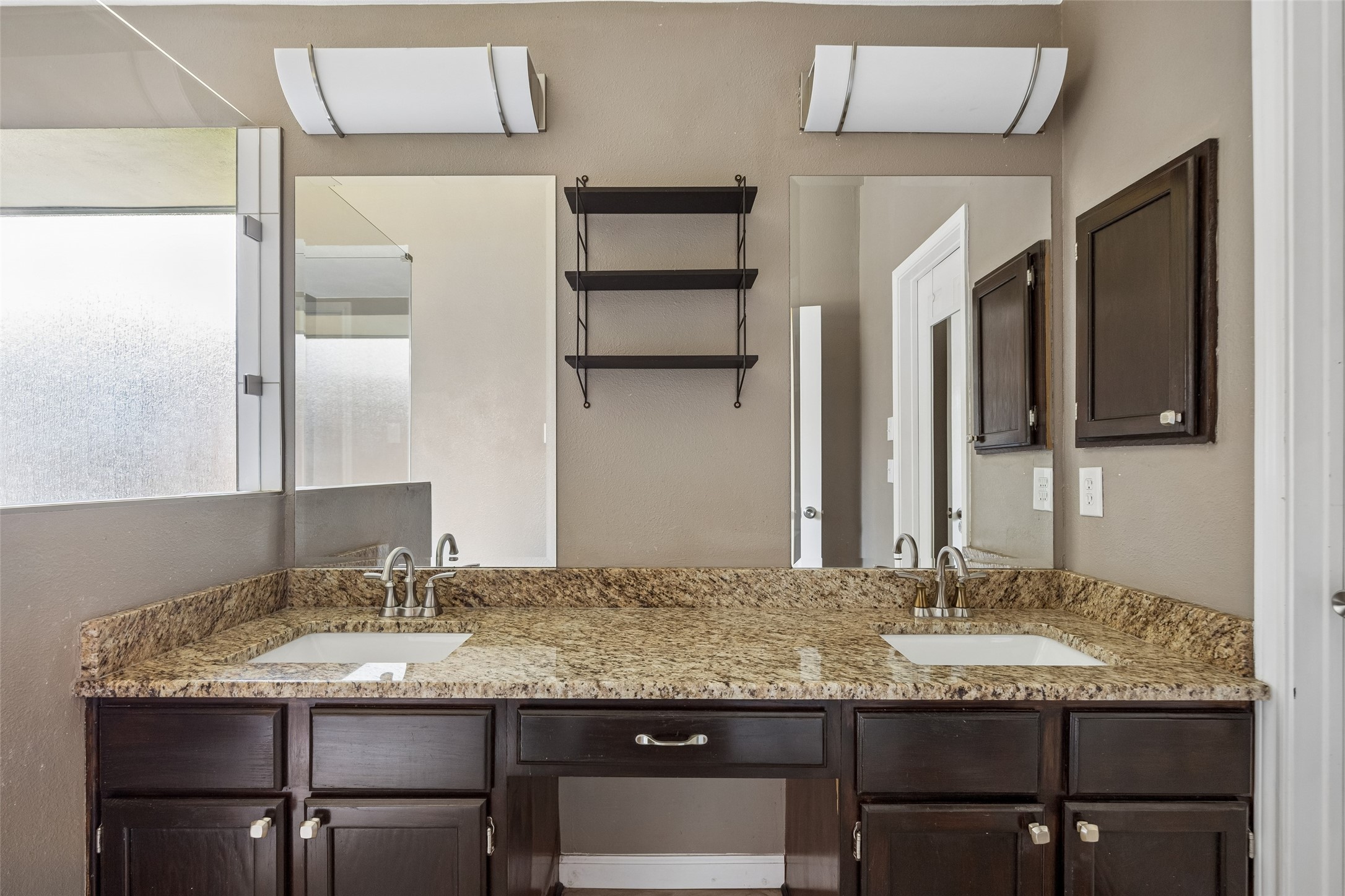 2117 Oak Bend Lane Garland TX 75040