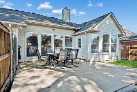 2117 Oak Bend Lane Garland TX 75040