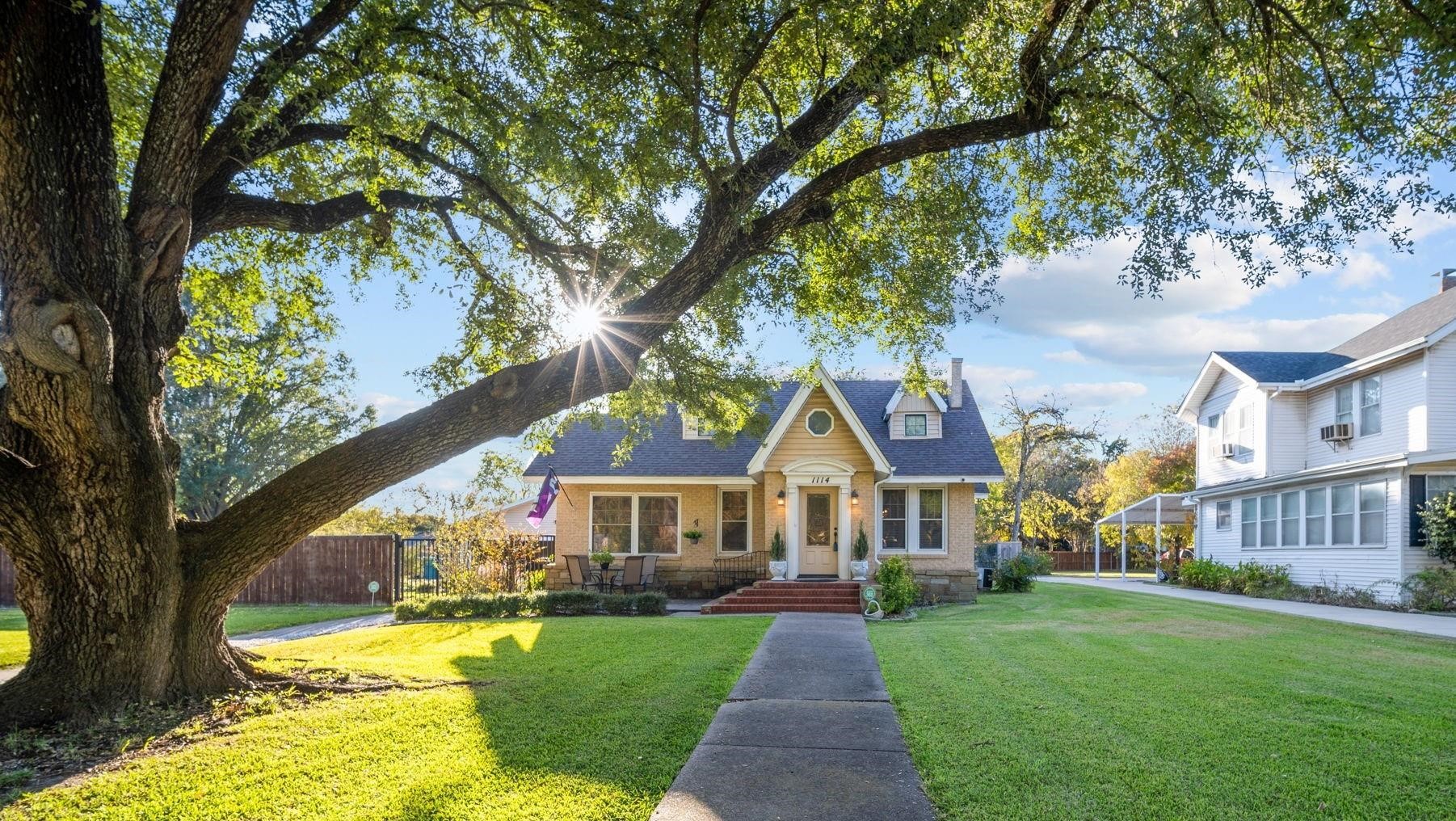 1114 S Crockett Street Sherman TX 75090