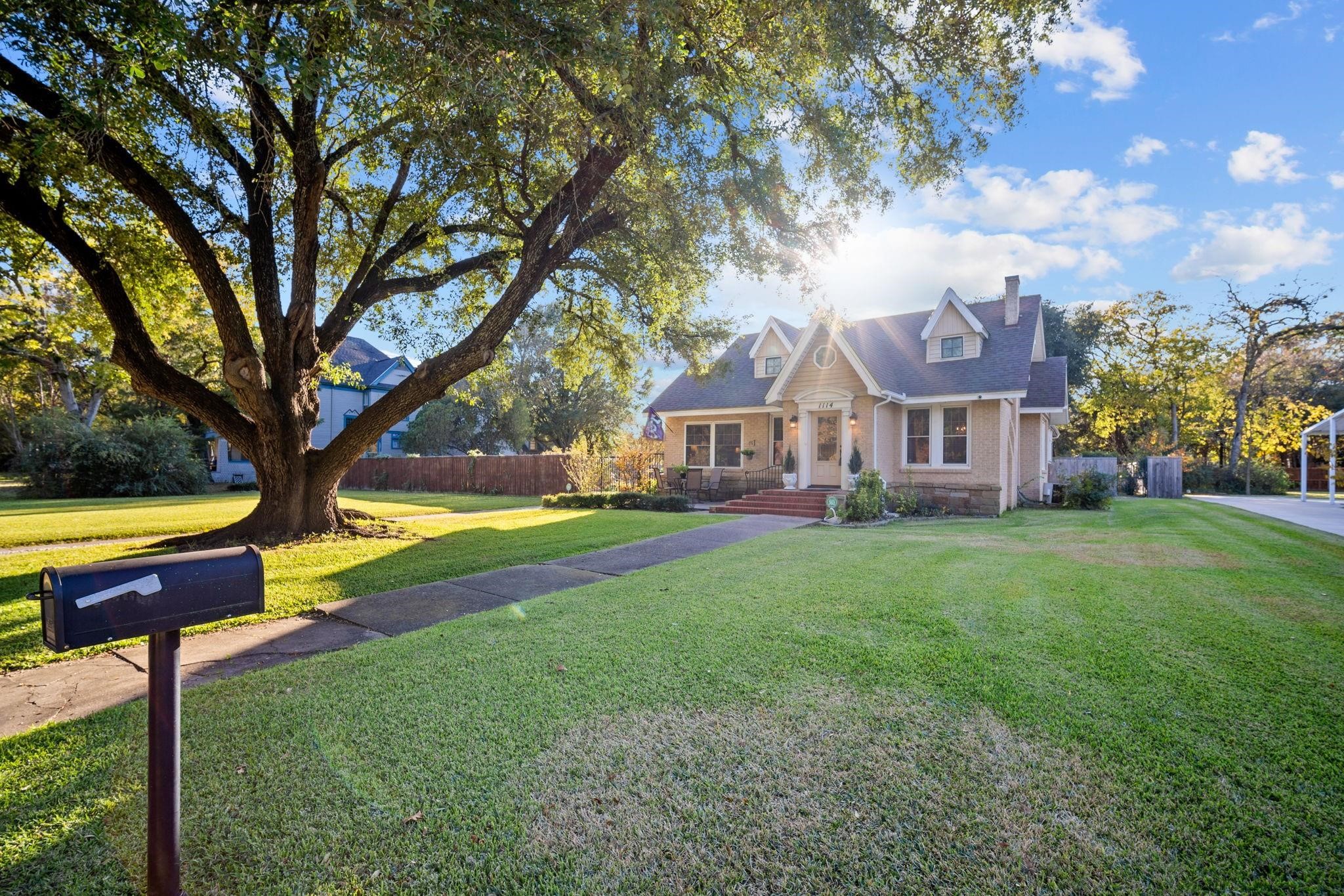 1114 S Crockett Street Sherman TX 75090