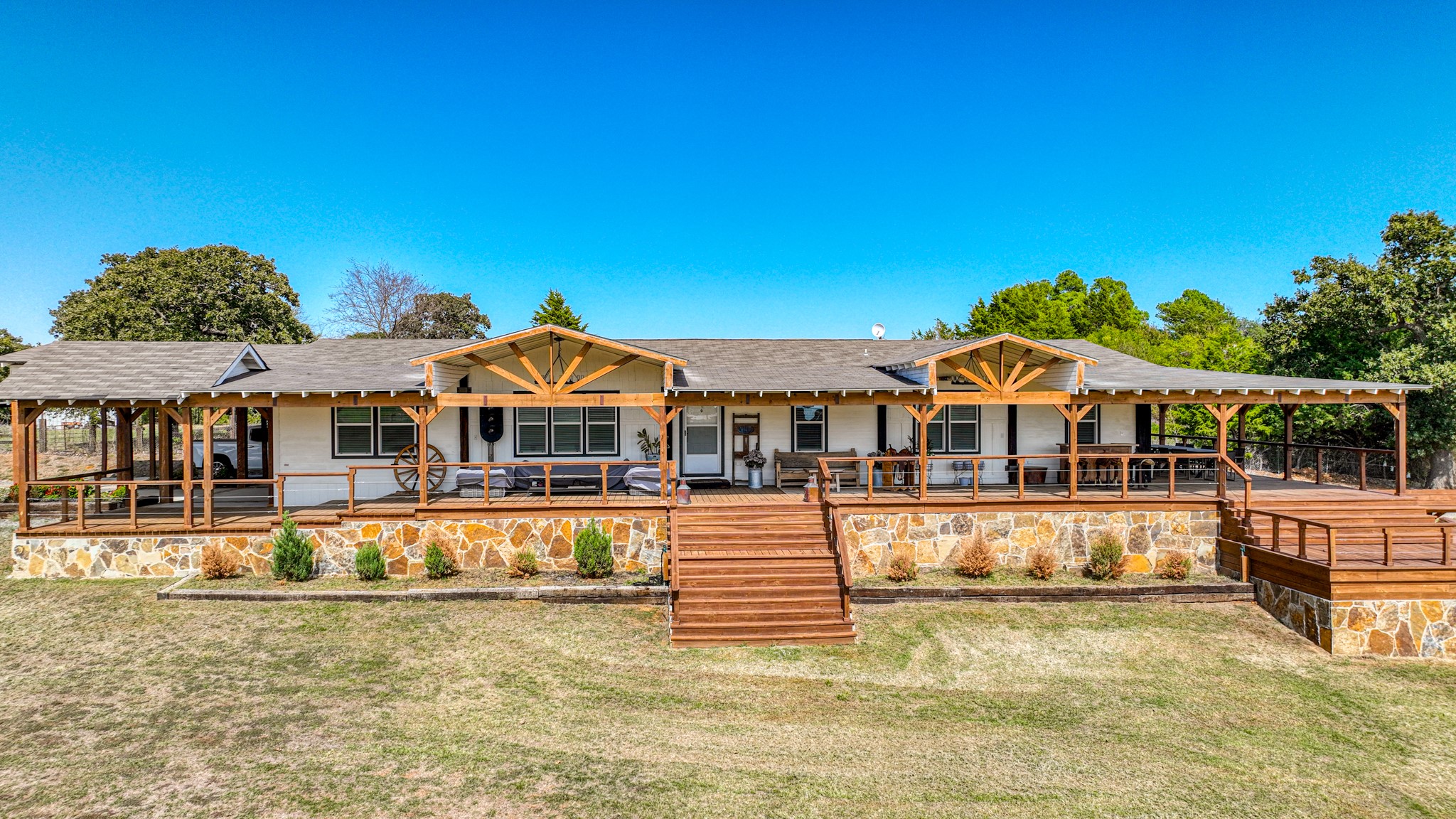 9739 E Us Highway 82 Whitesboro TX 76273