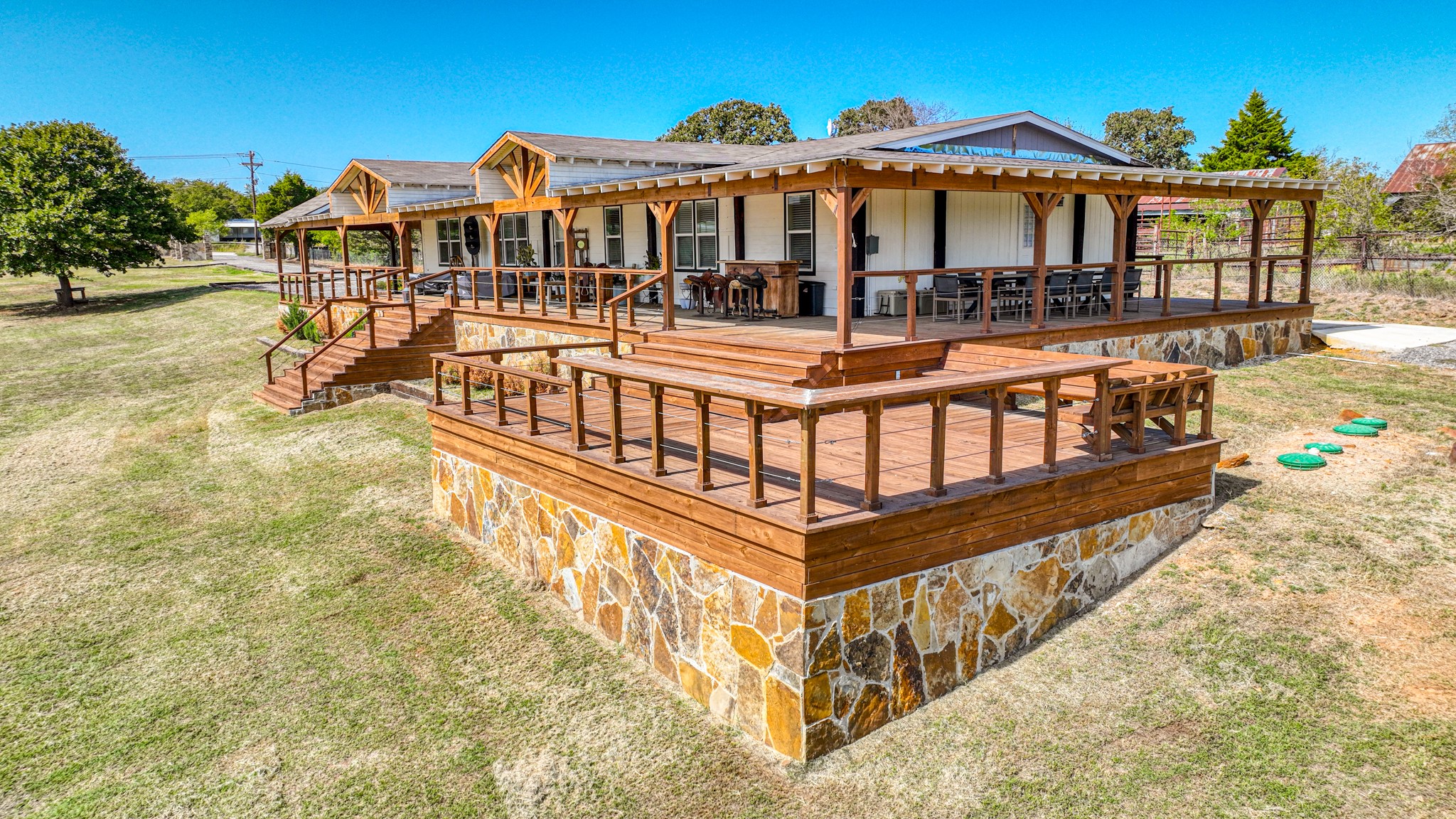 9739 E Us Highway 82 Whitesboro TX 76273