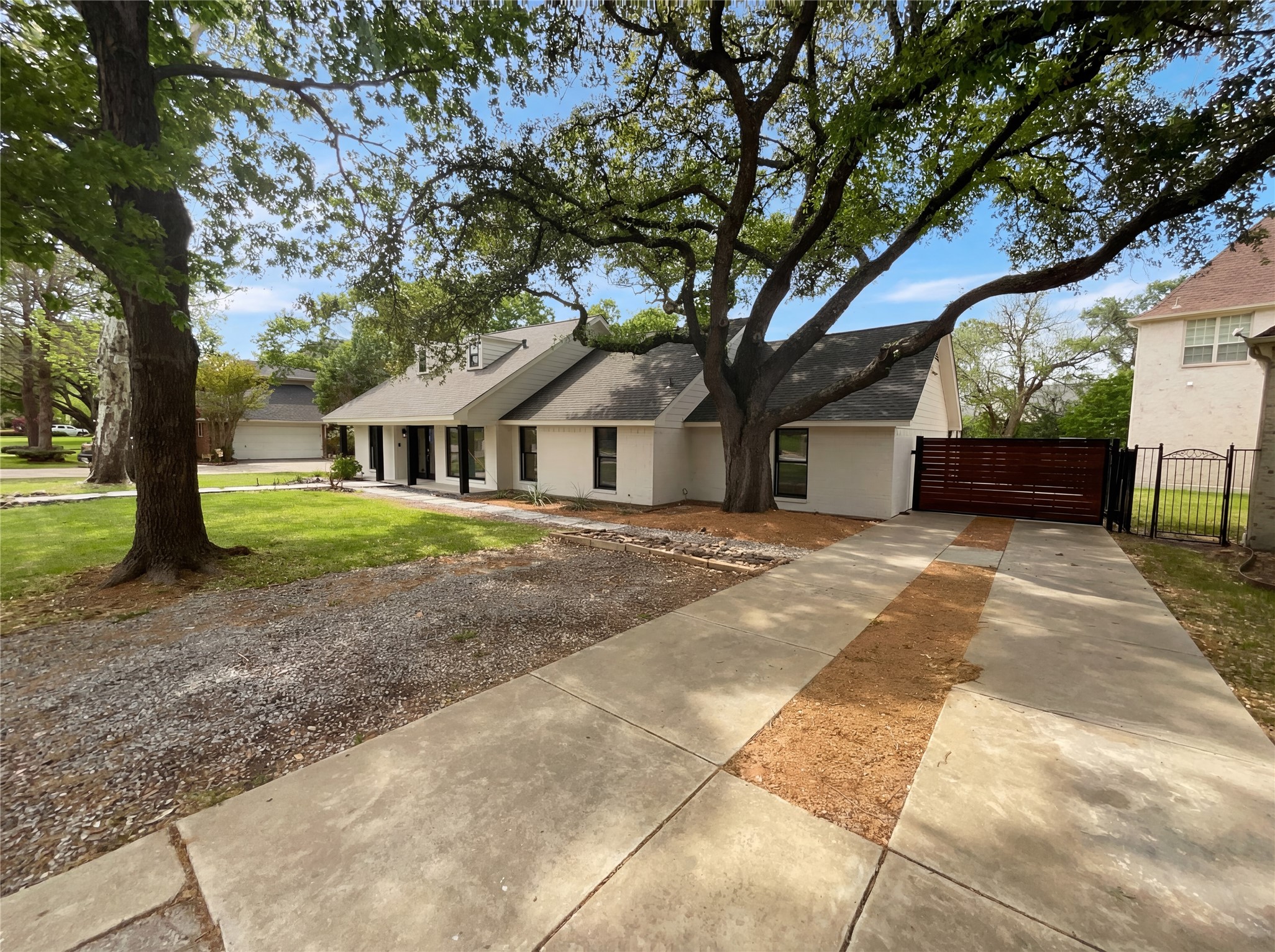 7121 Winding Creek Road Dallas TX 75252