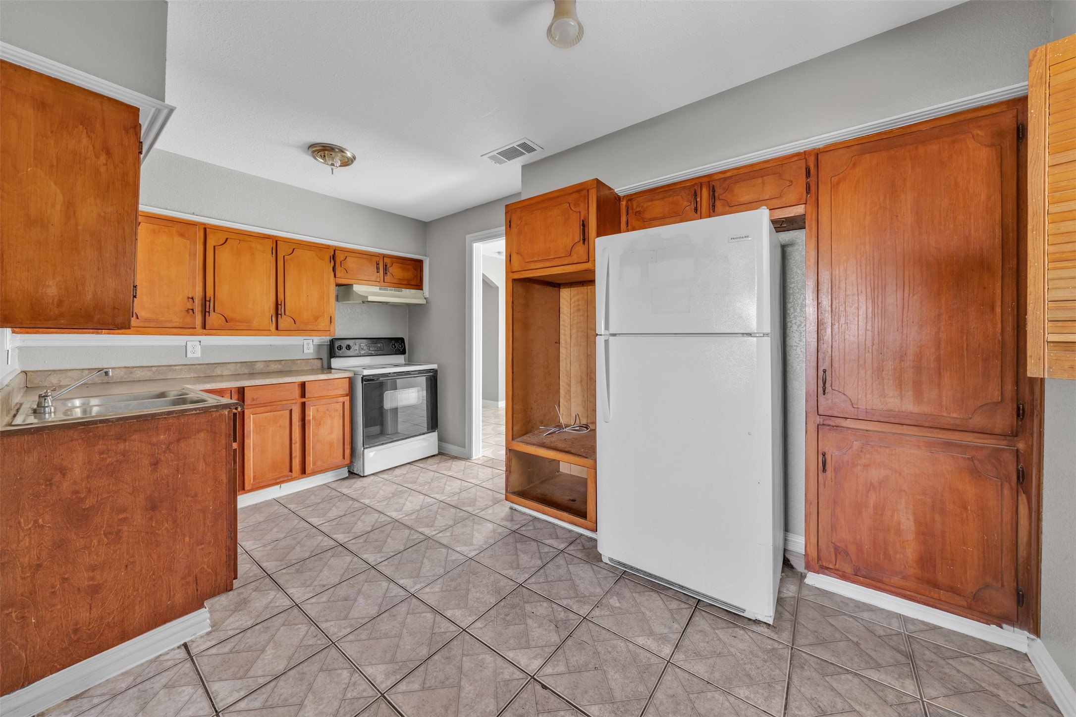 505 Perry Avenue Waxahachie TX 75165