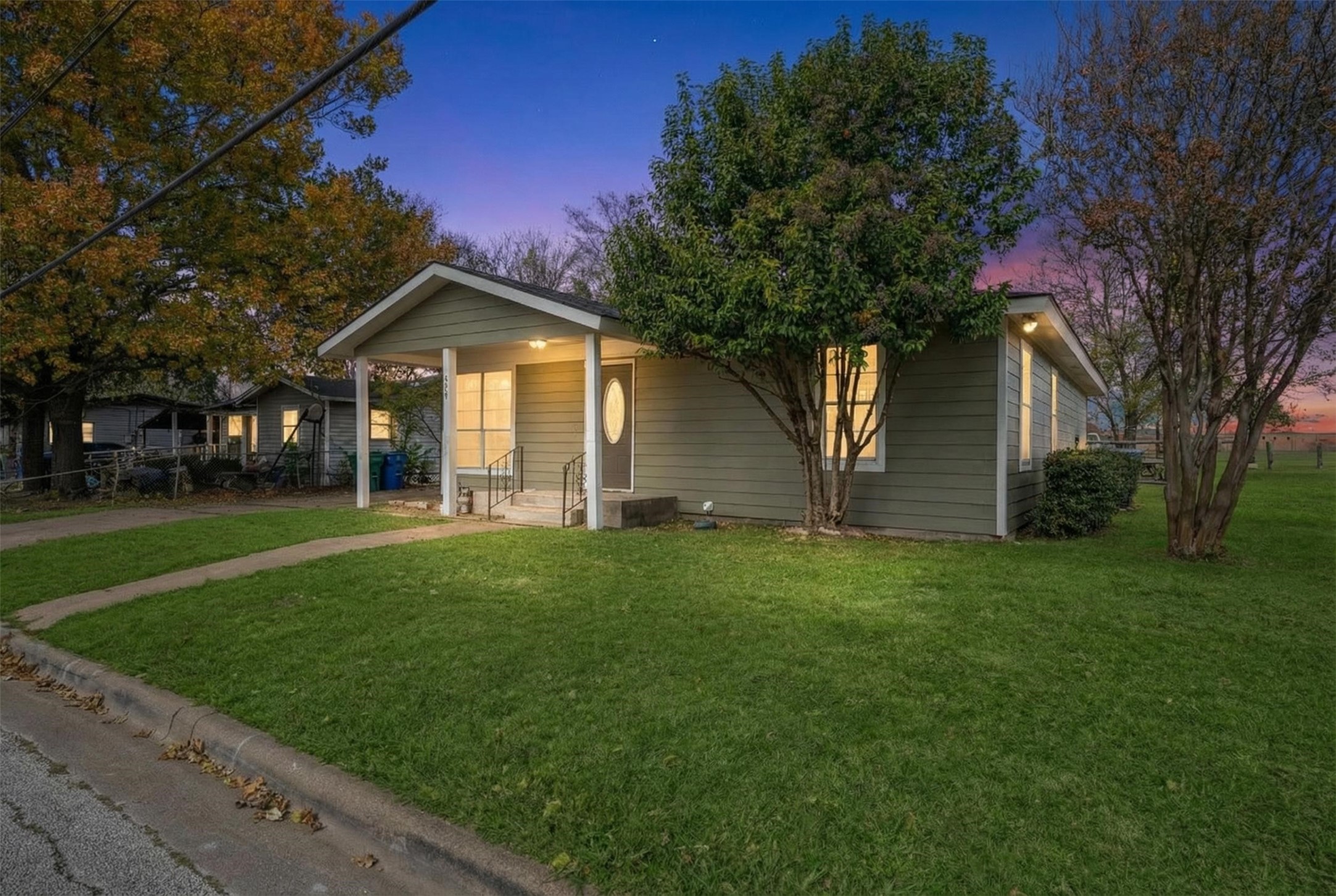 505 Perry Avenue Waxahachie TX 75165