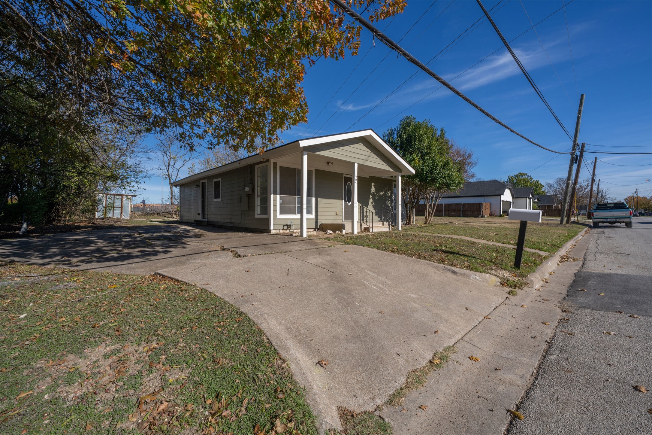 505 Perry Avenue Waxahachie TX 75165