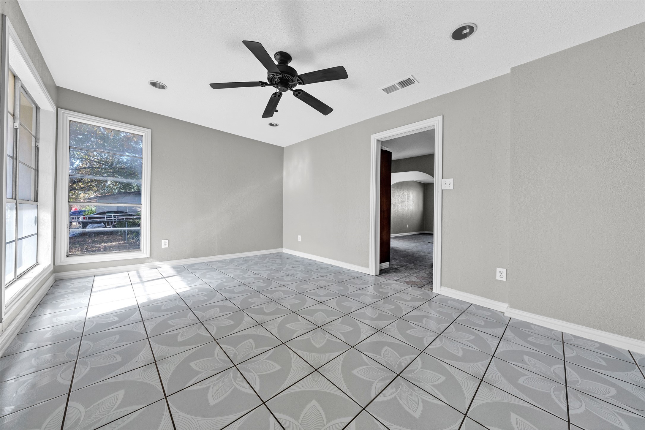 505 Perry Avenue Waxahachie TX 75165