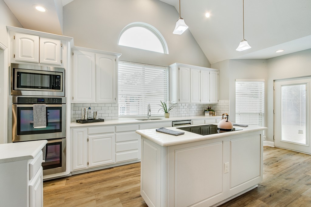 2813 Mesa Court Hurst TX 76054