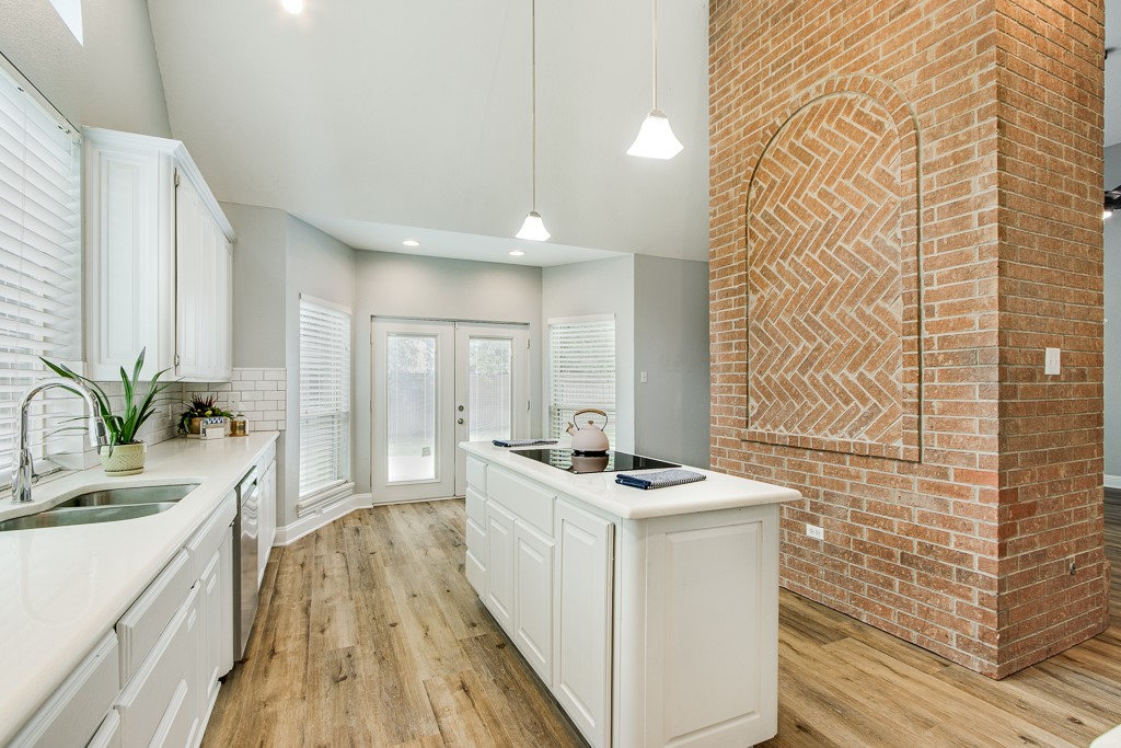2813 Mesa Court Hurst TX 76054