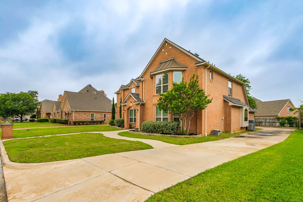 2813 Mesa Court Hurst TX 76054