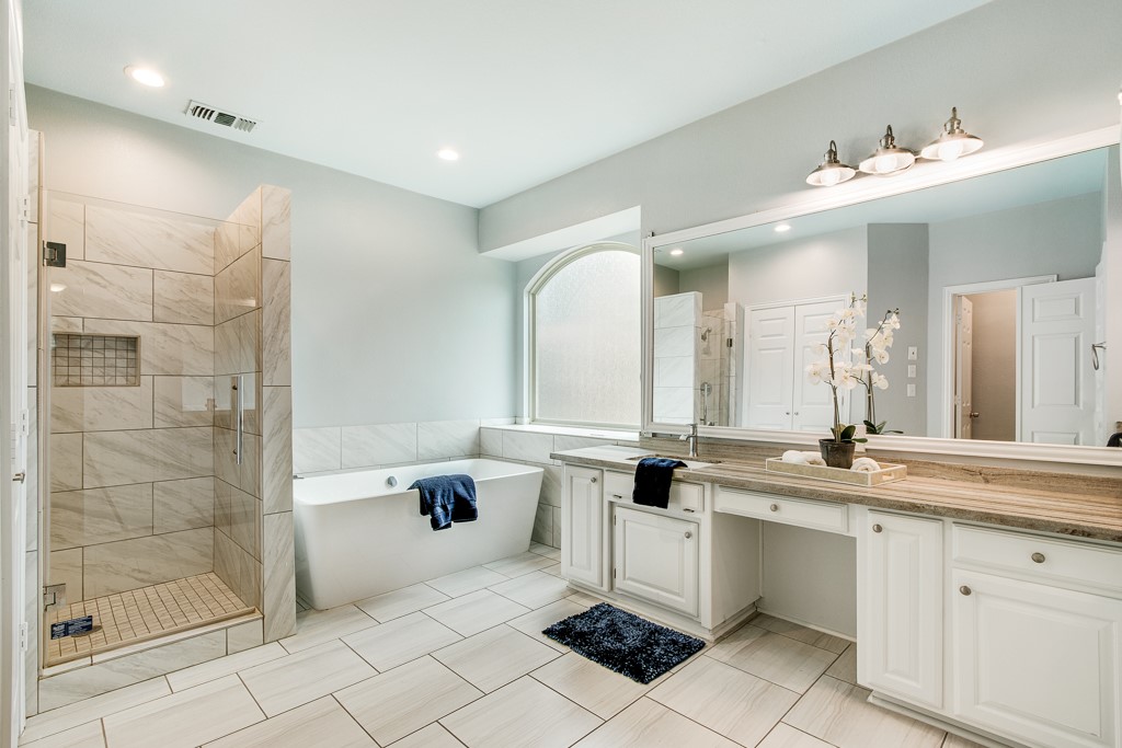 2813 Mesa Court Hurst TX 76054