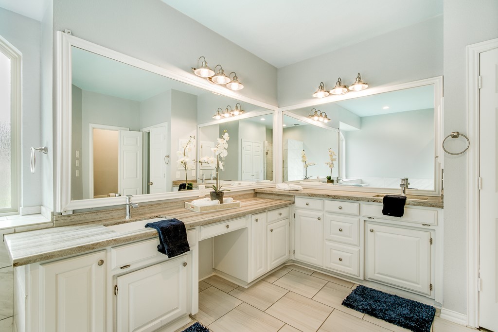 2813 Mesa Court Hurst TX 76054