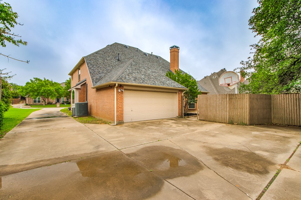 2813 Mesa Court Hurst TX 76054