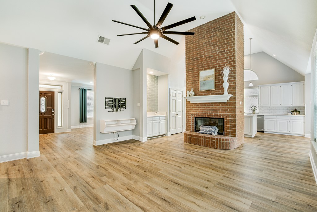 2813 Mesa Court Hurst TX 76054