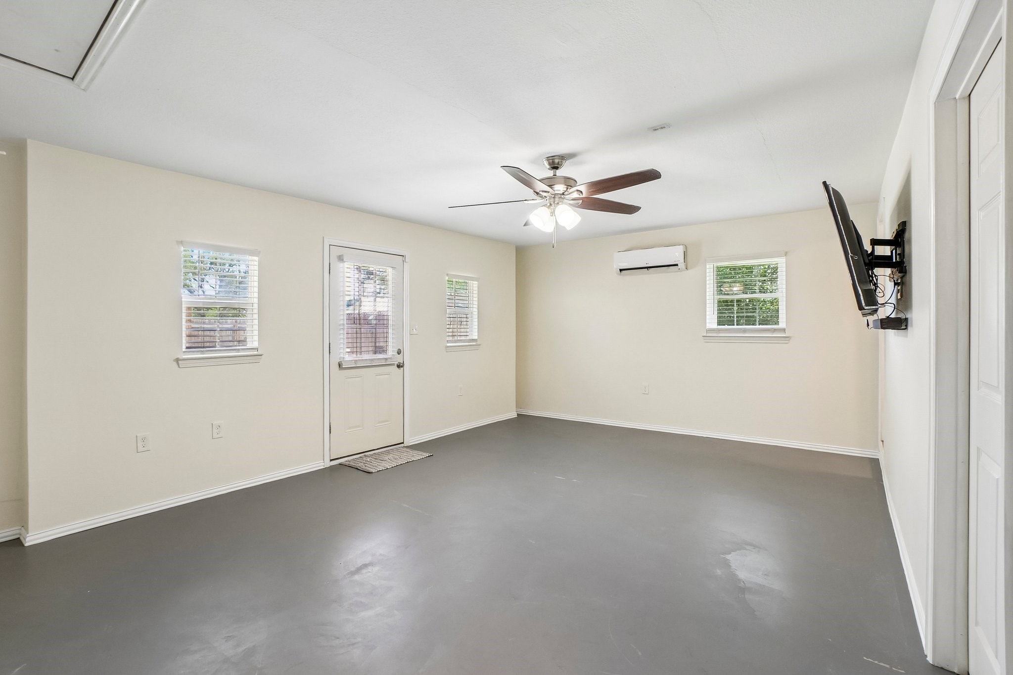 304 Woodlawn Street Krum TX 76249