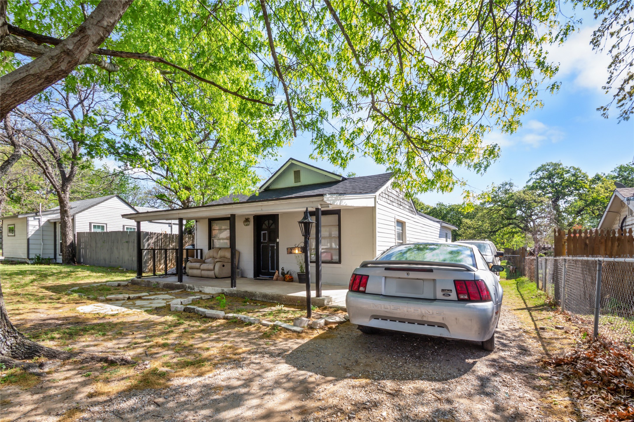 2912 Pueblo Trail Lake Worth TX 76135