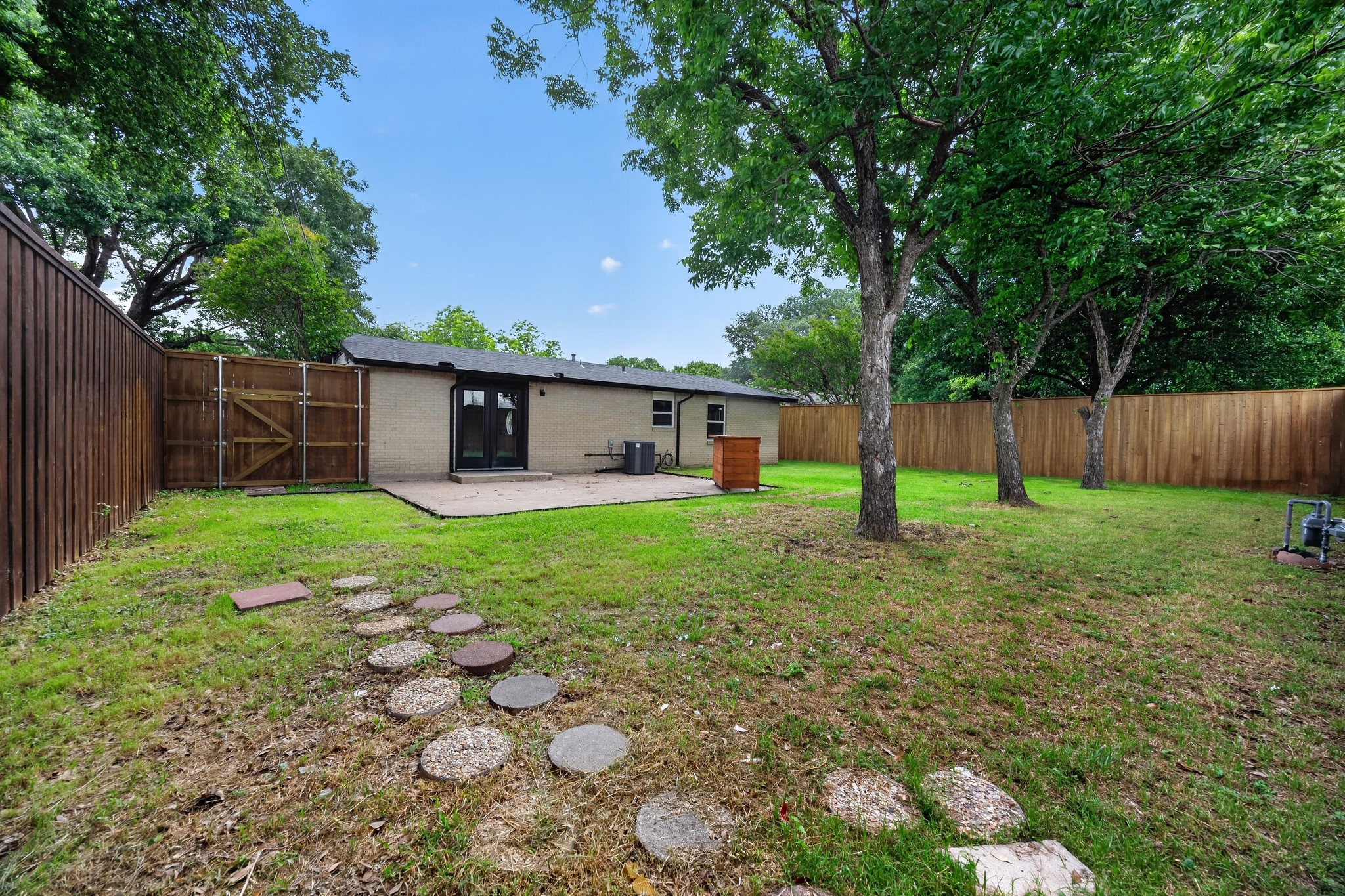 8617 Flicker Lane Dallas TX 75238