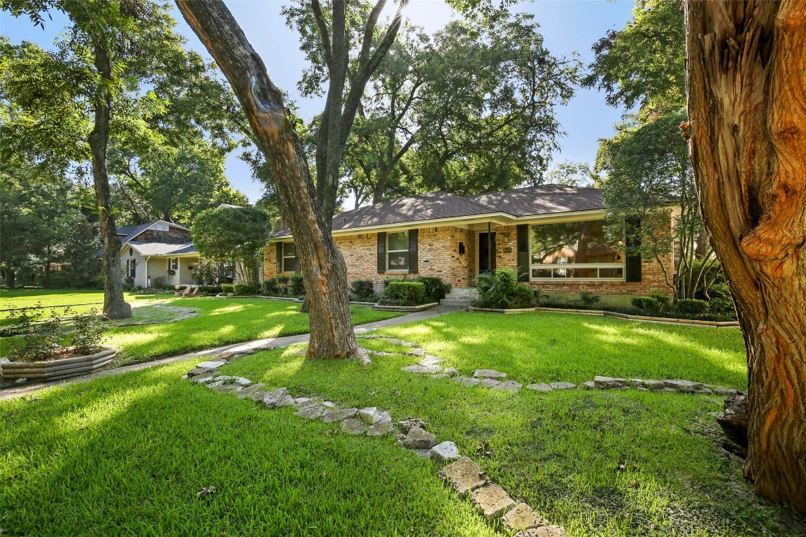 9530 Spring Branch Drive Dallas TX 75238