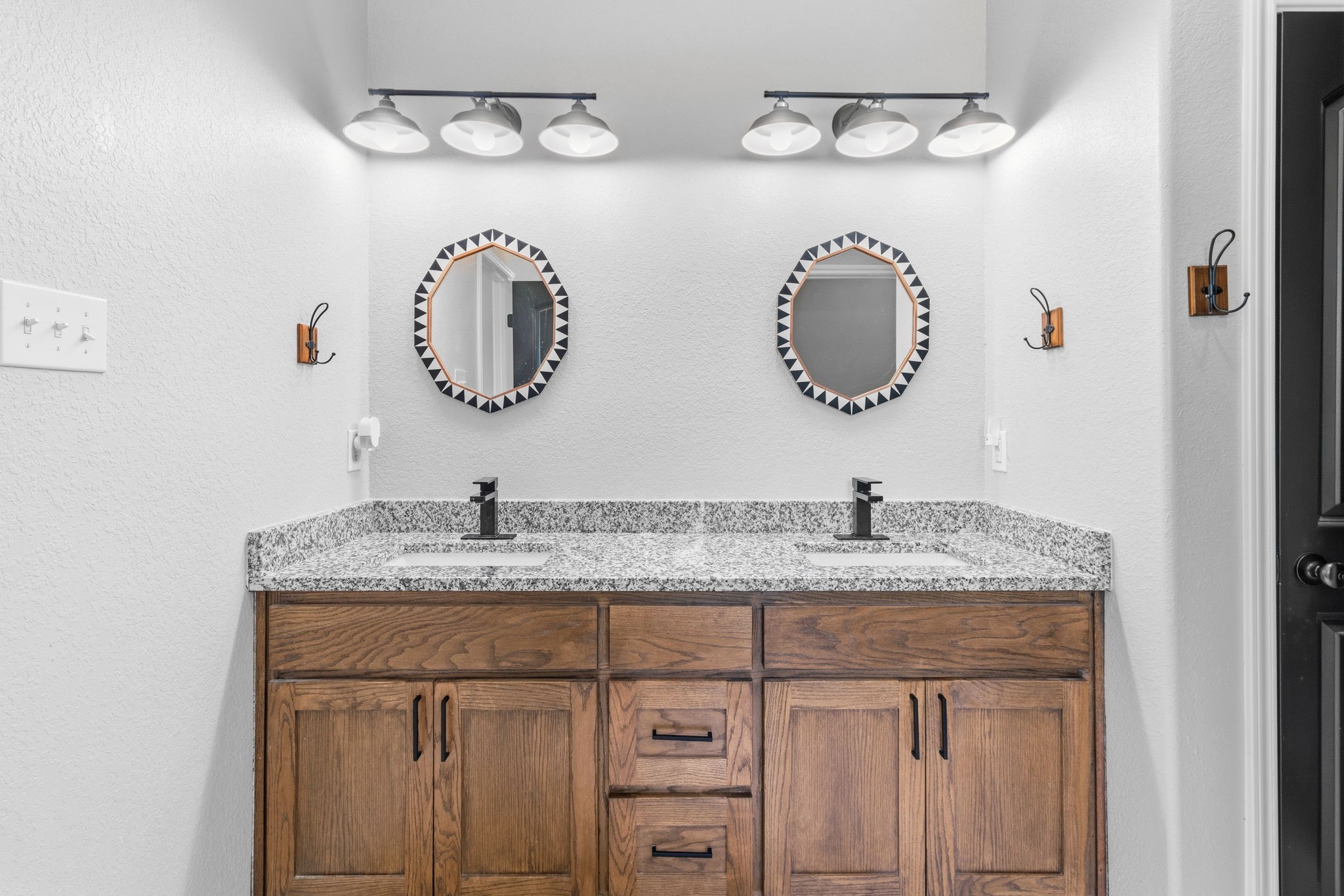 688 Sandstone Court Sunset TX 76270