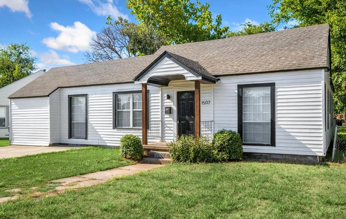 1507 Newport Avenue Dallas TX 75224