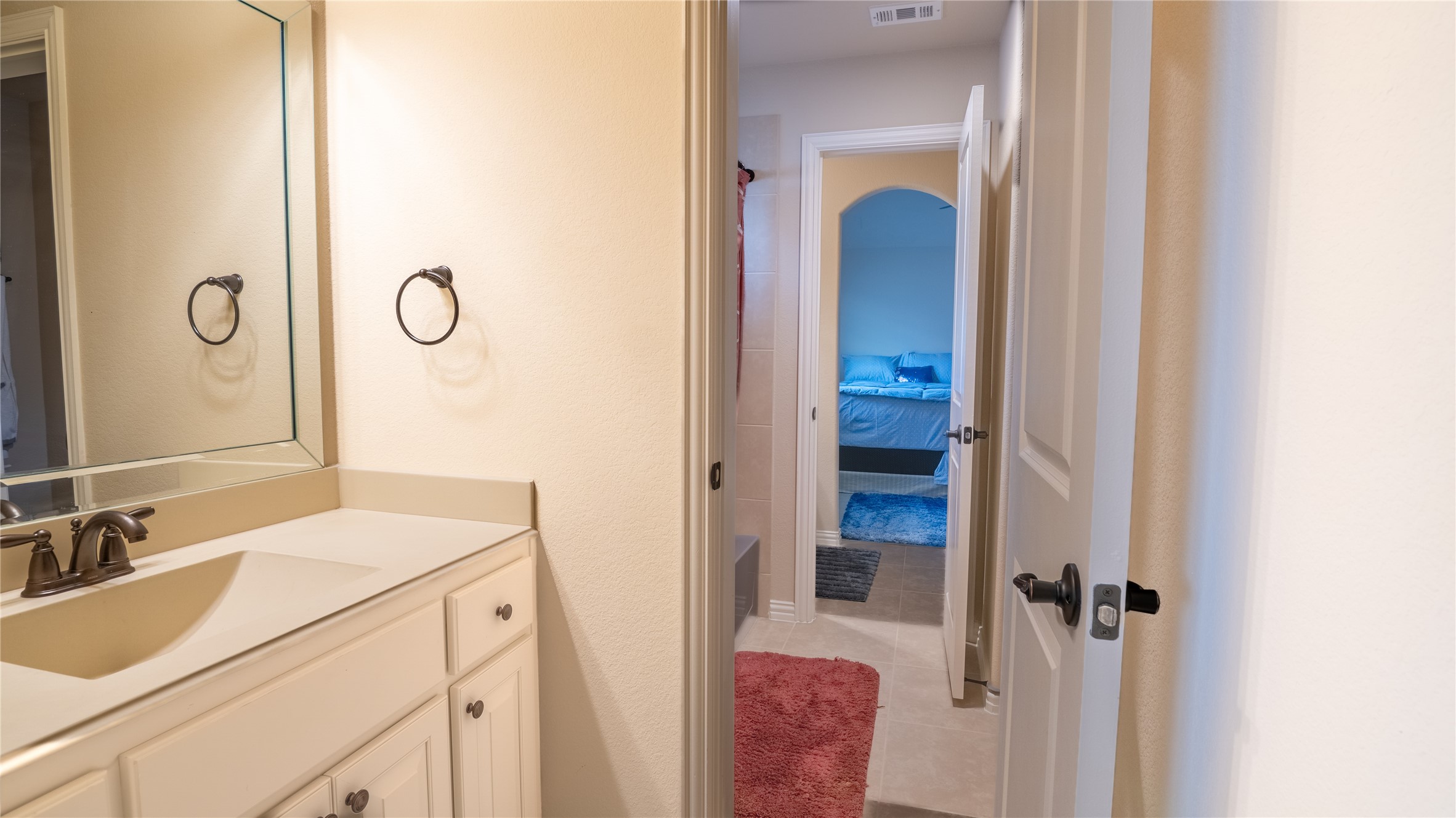 4017 Jasmine Fox Lane Arlington TX 76005