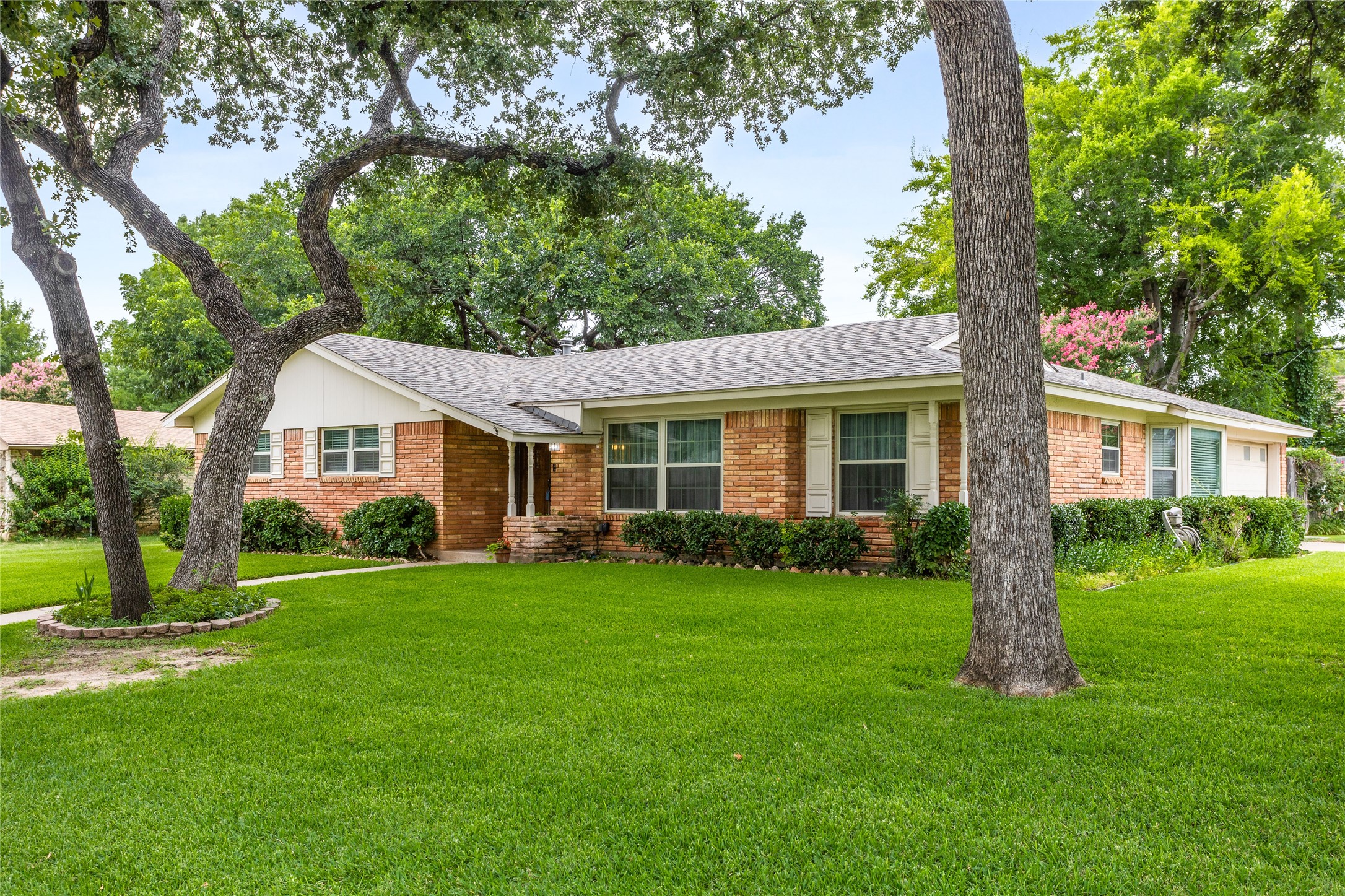 520 Circleview Drive N Hurst TX 76054