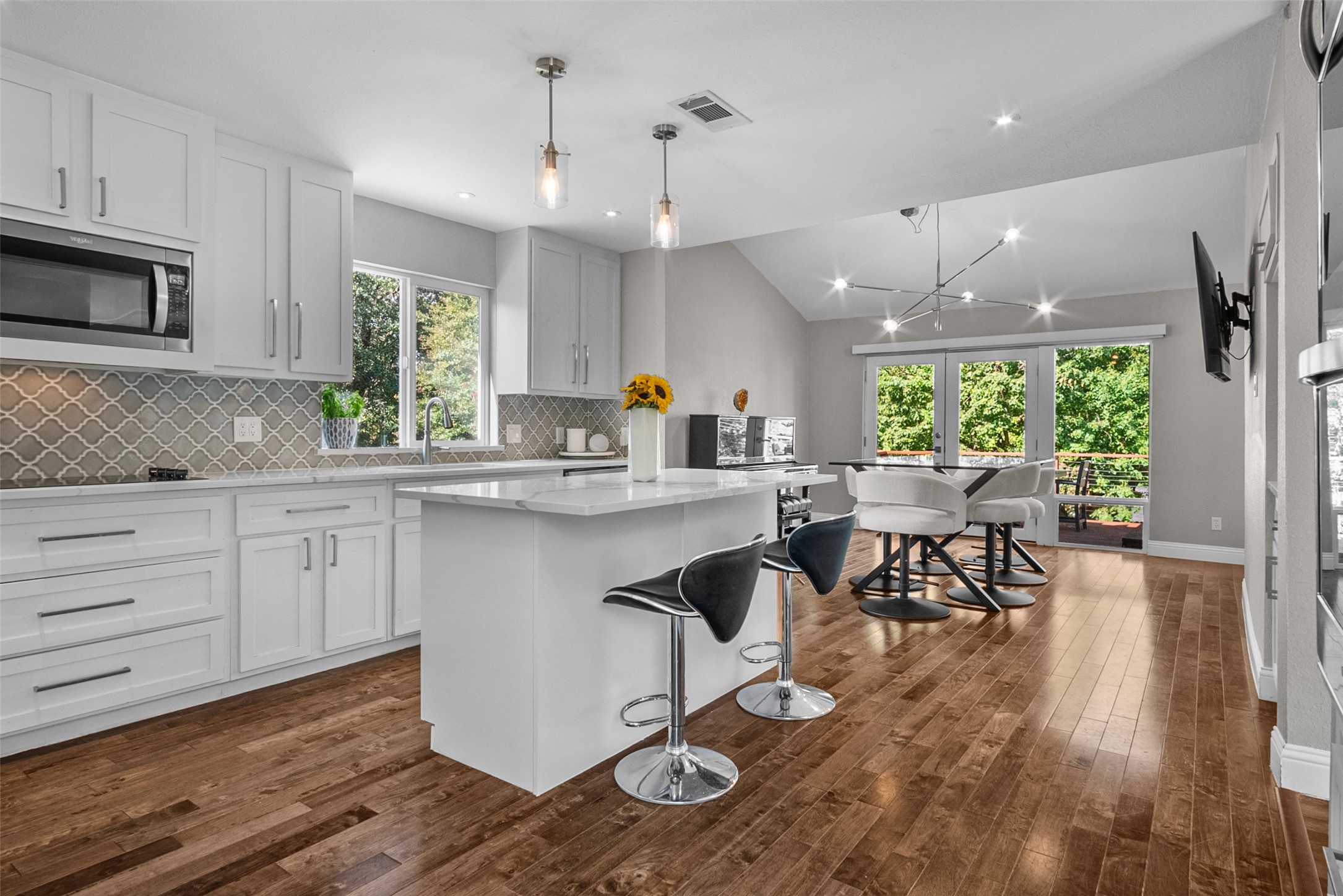 16 Bounty Road W Benbrook TX 76132