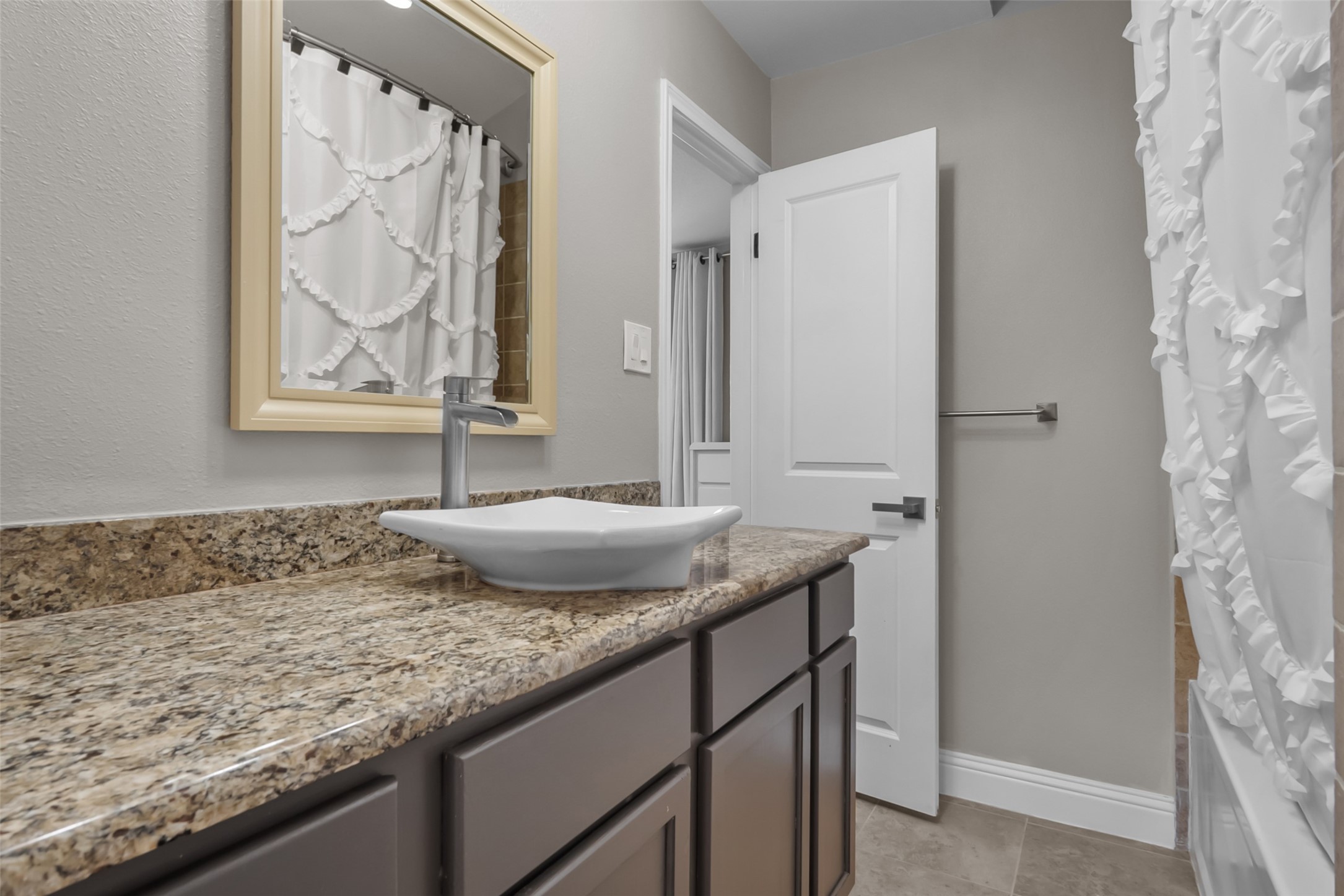 16 Bounty Road W Benbrook TX 76132