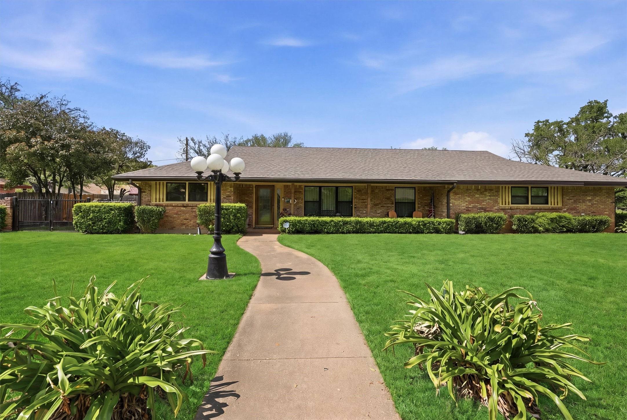 1226 Crestwood Drive Cleburne TX 76033
