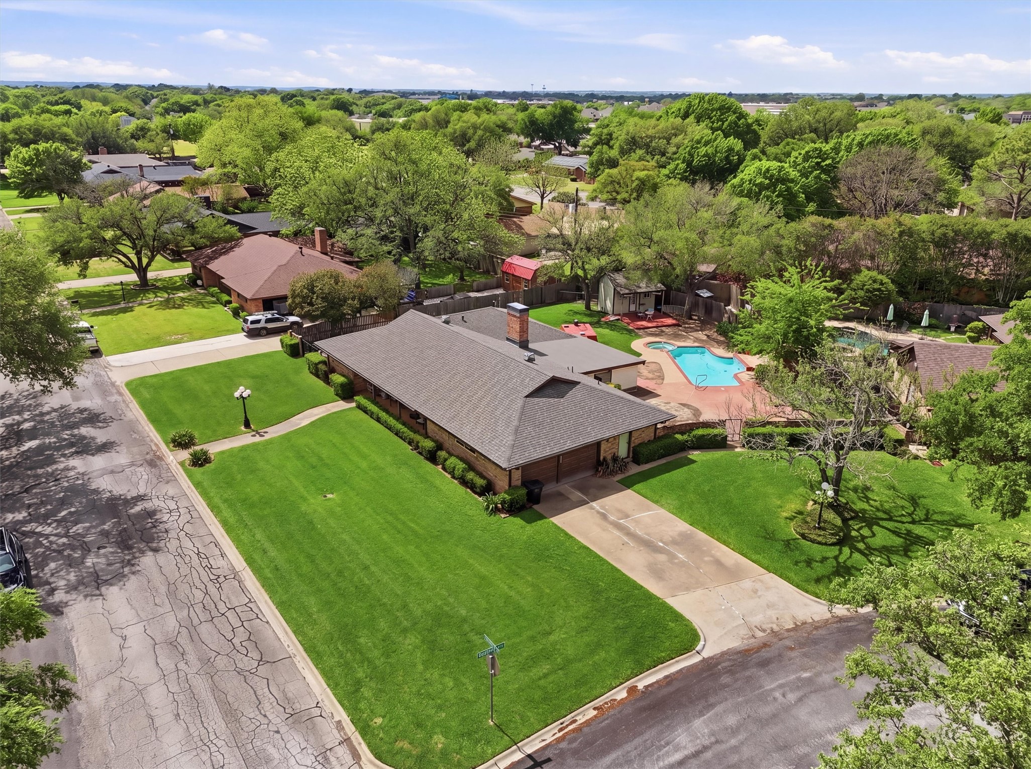 1226 Crestwood Drive Cleburne TX 76033