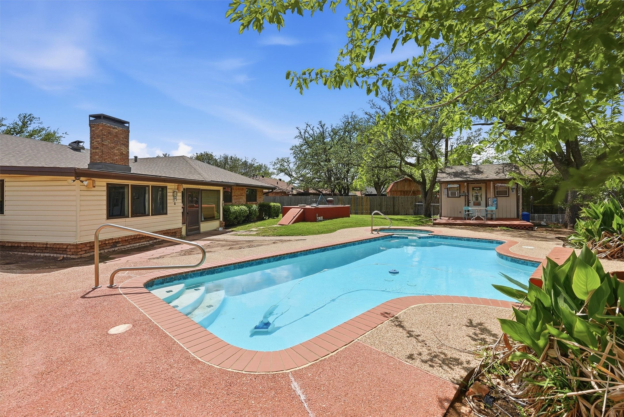 1226 Crestwood Drive Cleburne TX 76033