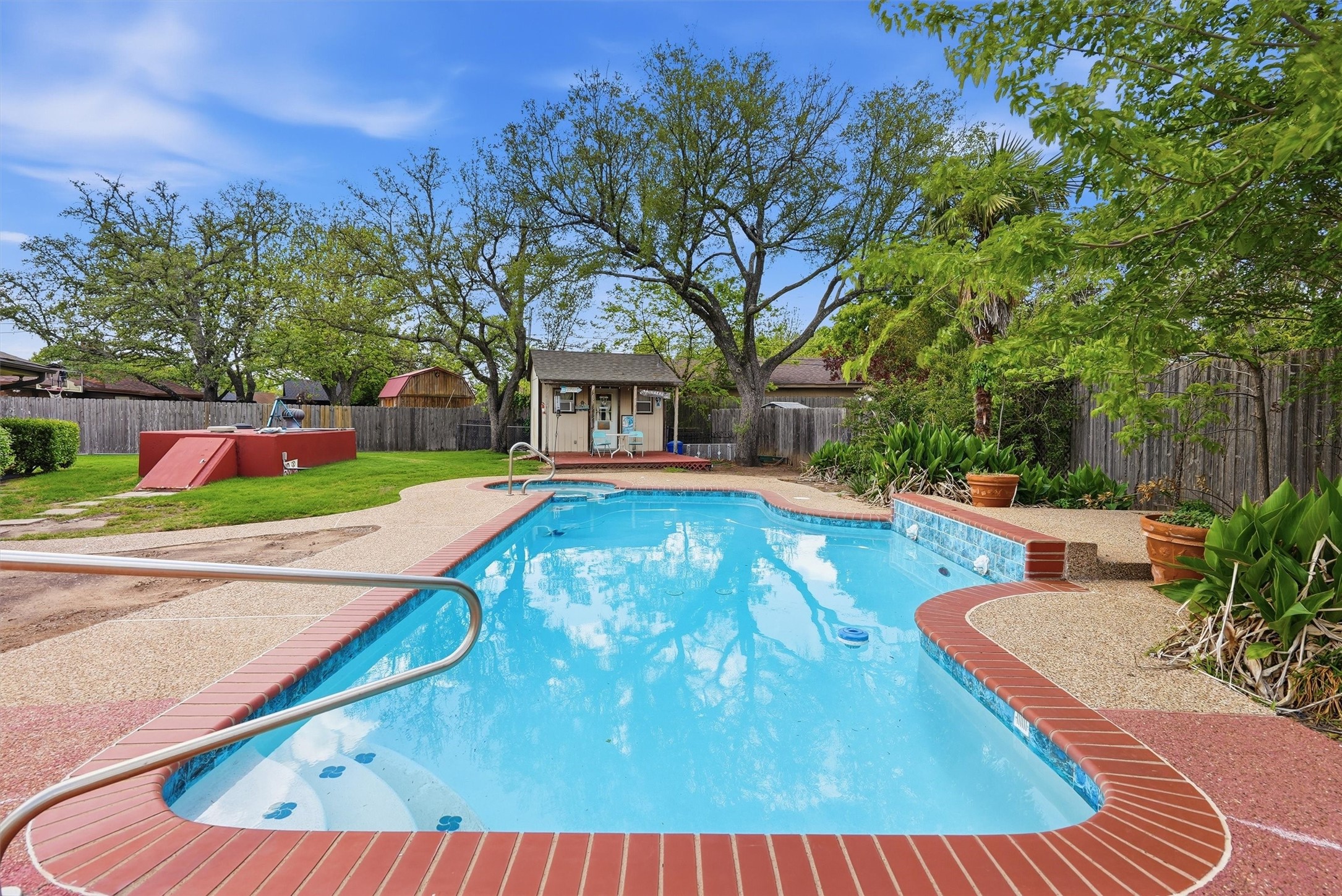 1226 Crestwood Drive Cleburne TX 76033