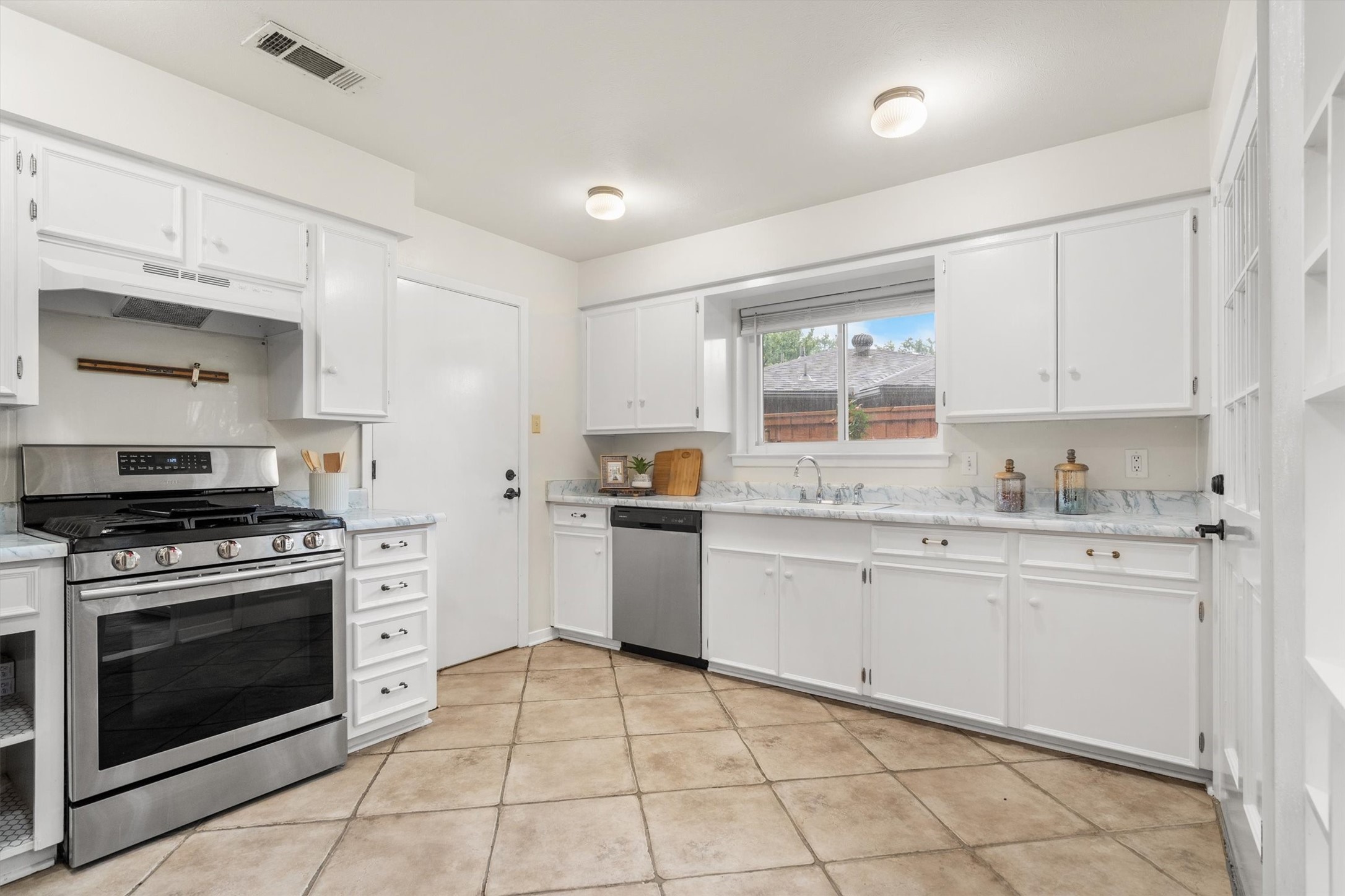 2909 Hillcrest Drive Irving TX 75062