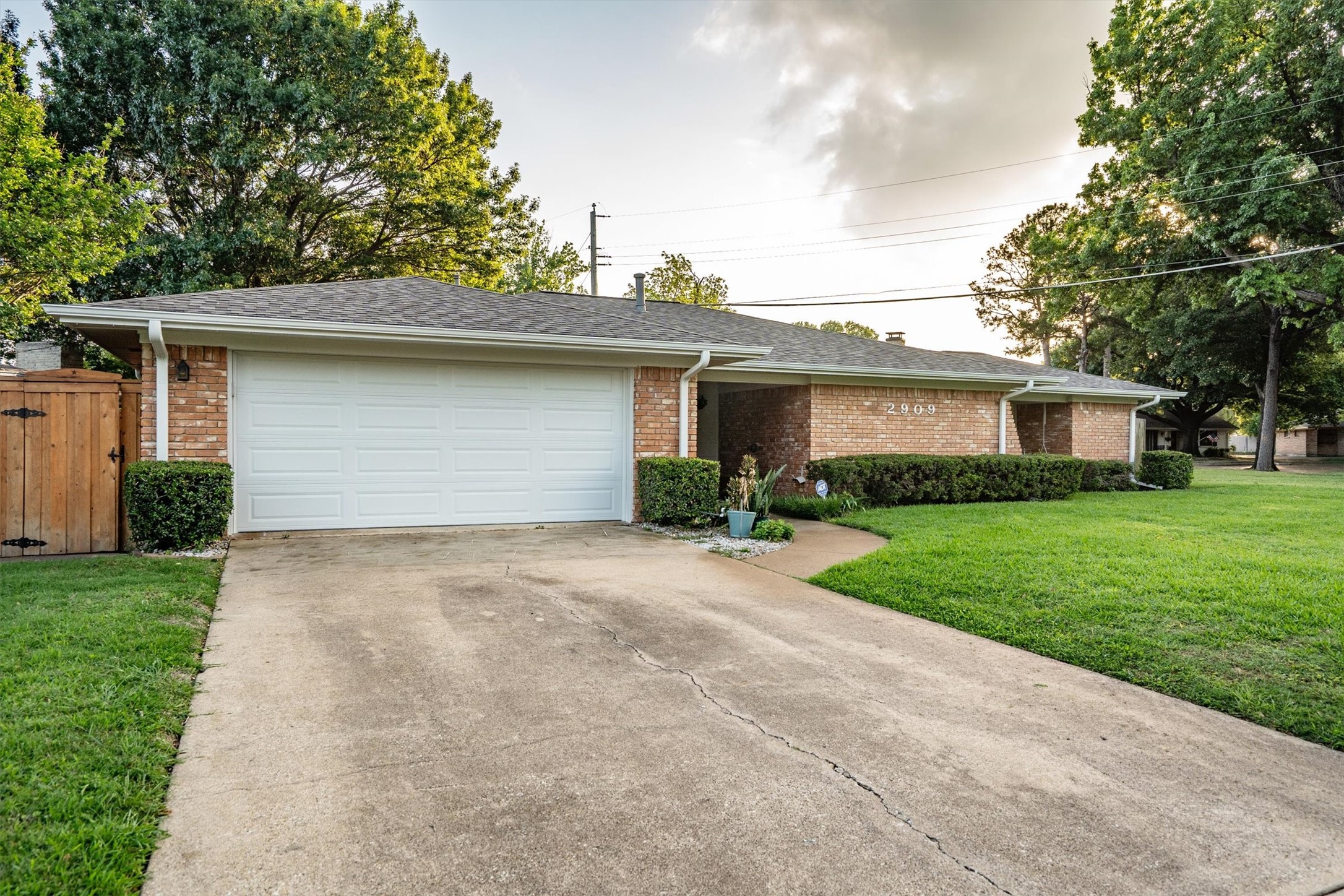 2909 Hillcrest Drive Irving TX 75062