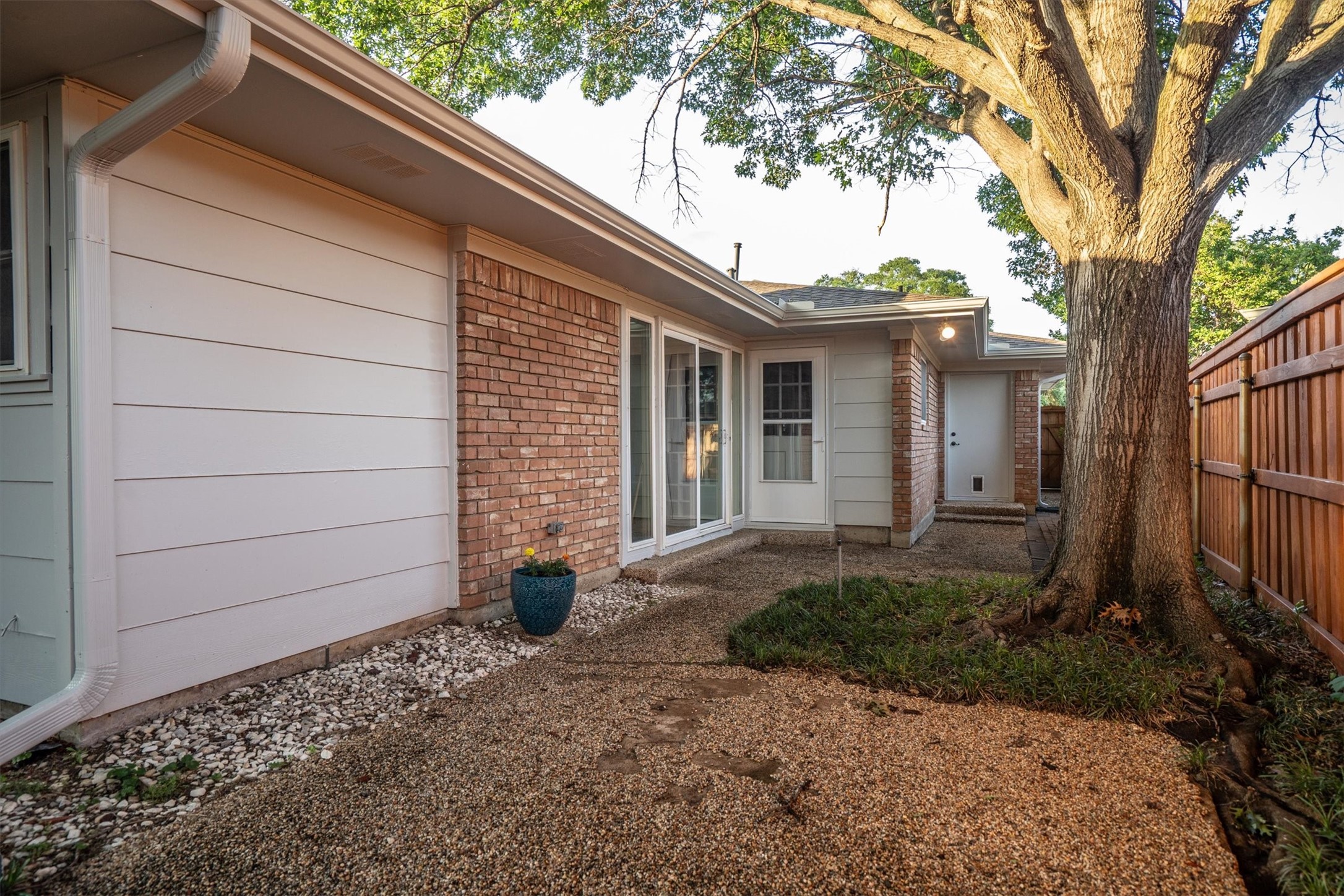2909 Hillcrest Drive Irving TX 75062