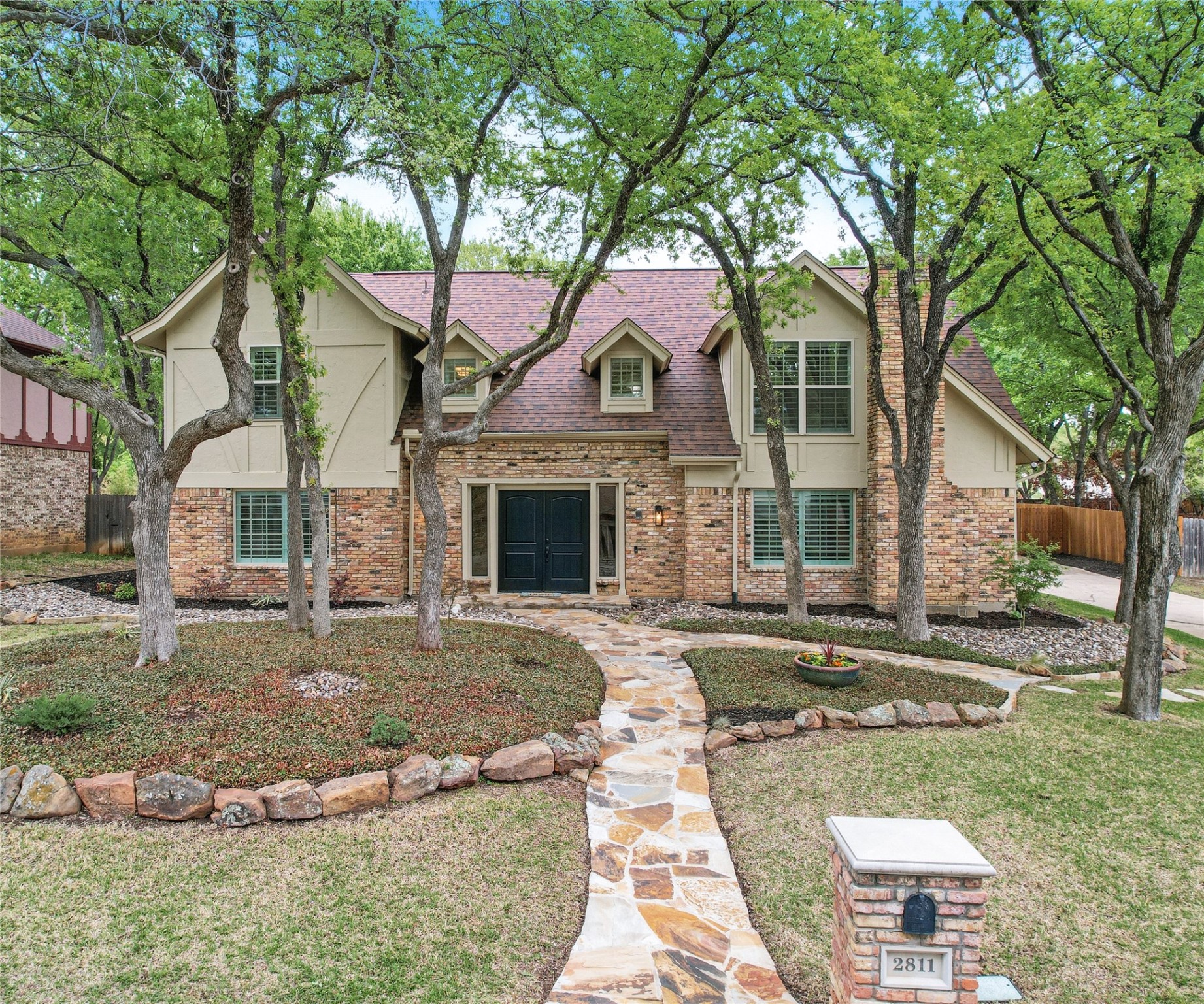 2811 Marquis Circle E Arlington TX 76016