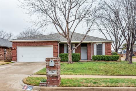 1058 Roundrock Drive Saginaw TX 76179