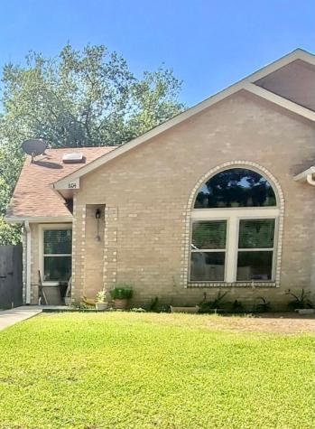 804 Hillbrooke Drive Arlington TX 76001