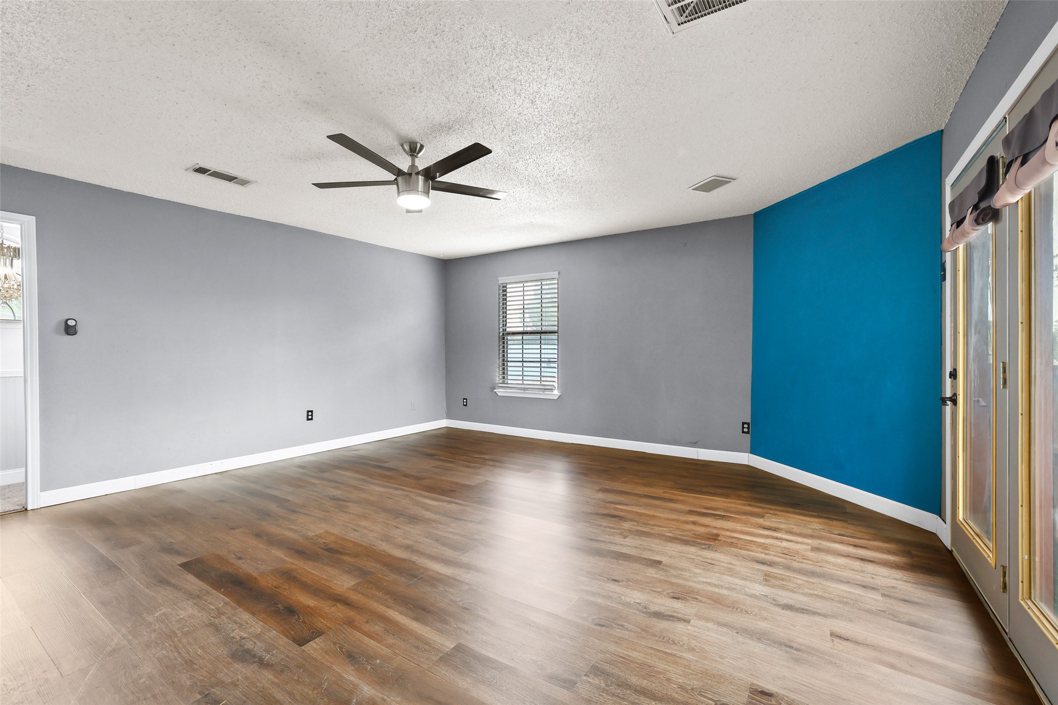 204 E Avenue D Garland TX 75040
