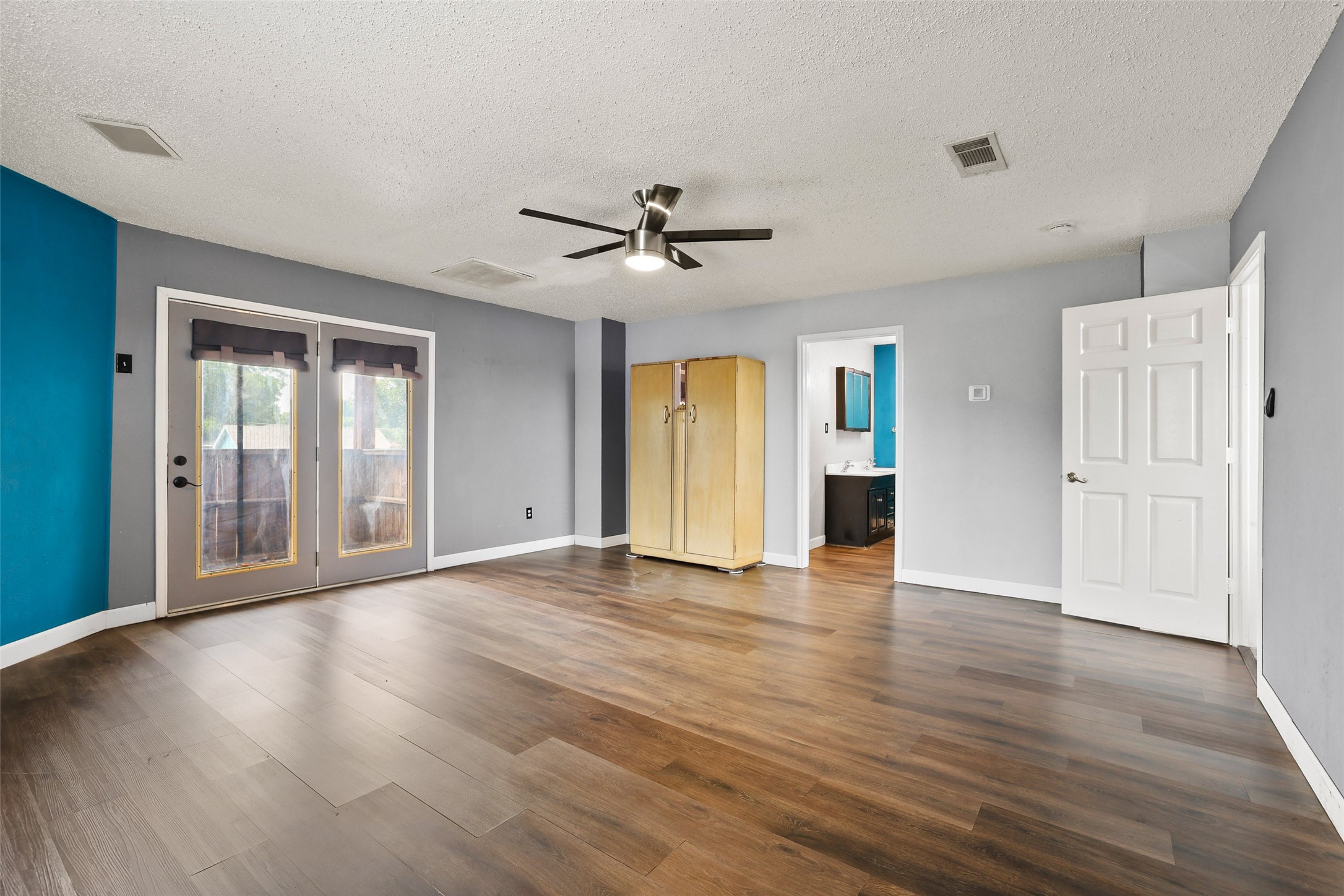 204 E Avenue D Garland TX 75040