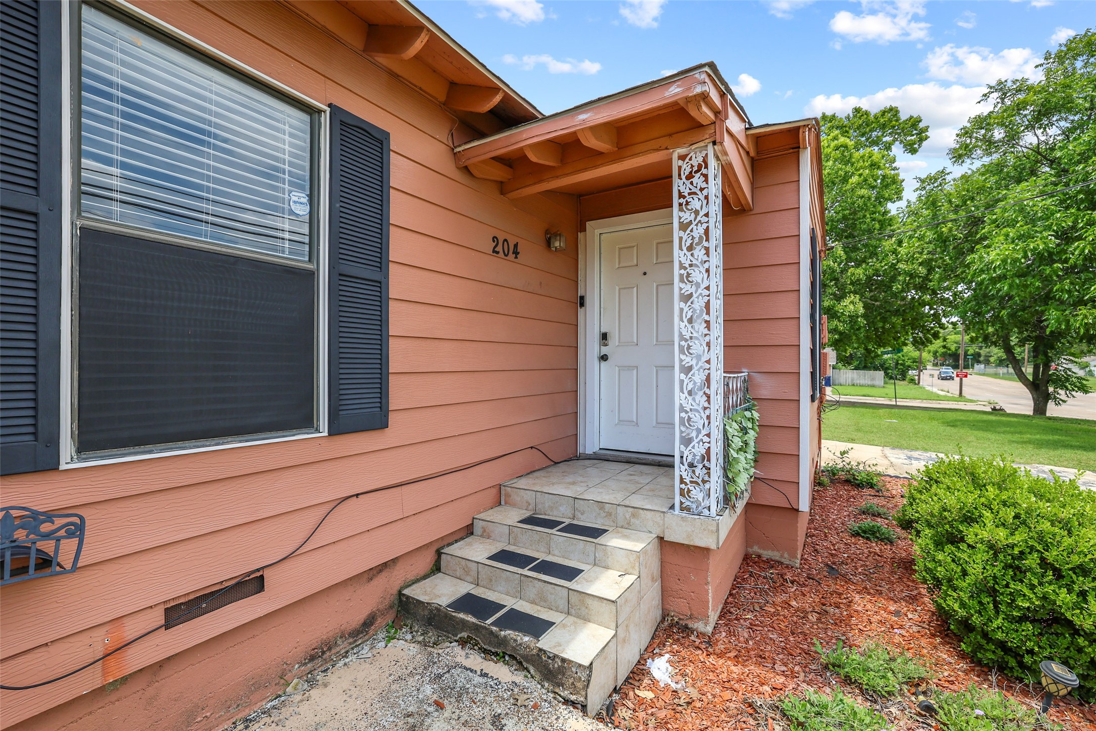 204 E Avenue D Garland TX 75040
