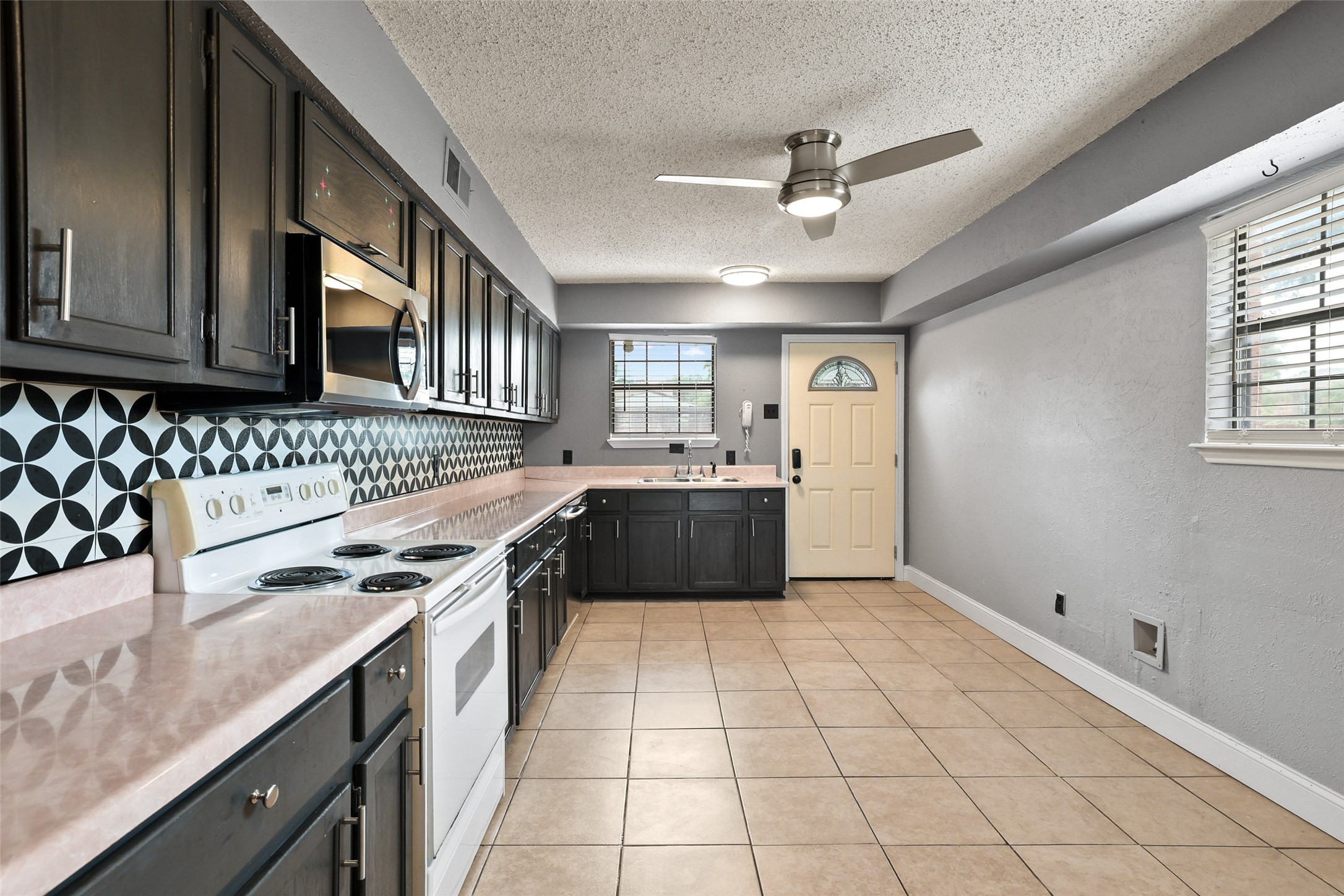 204 E Avenue D Garland TX 75040