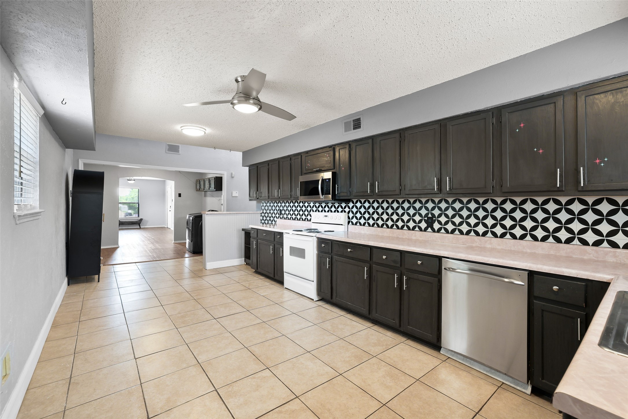 204 E Avenue D Garland TX 75040