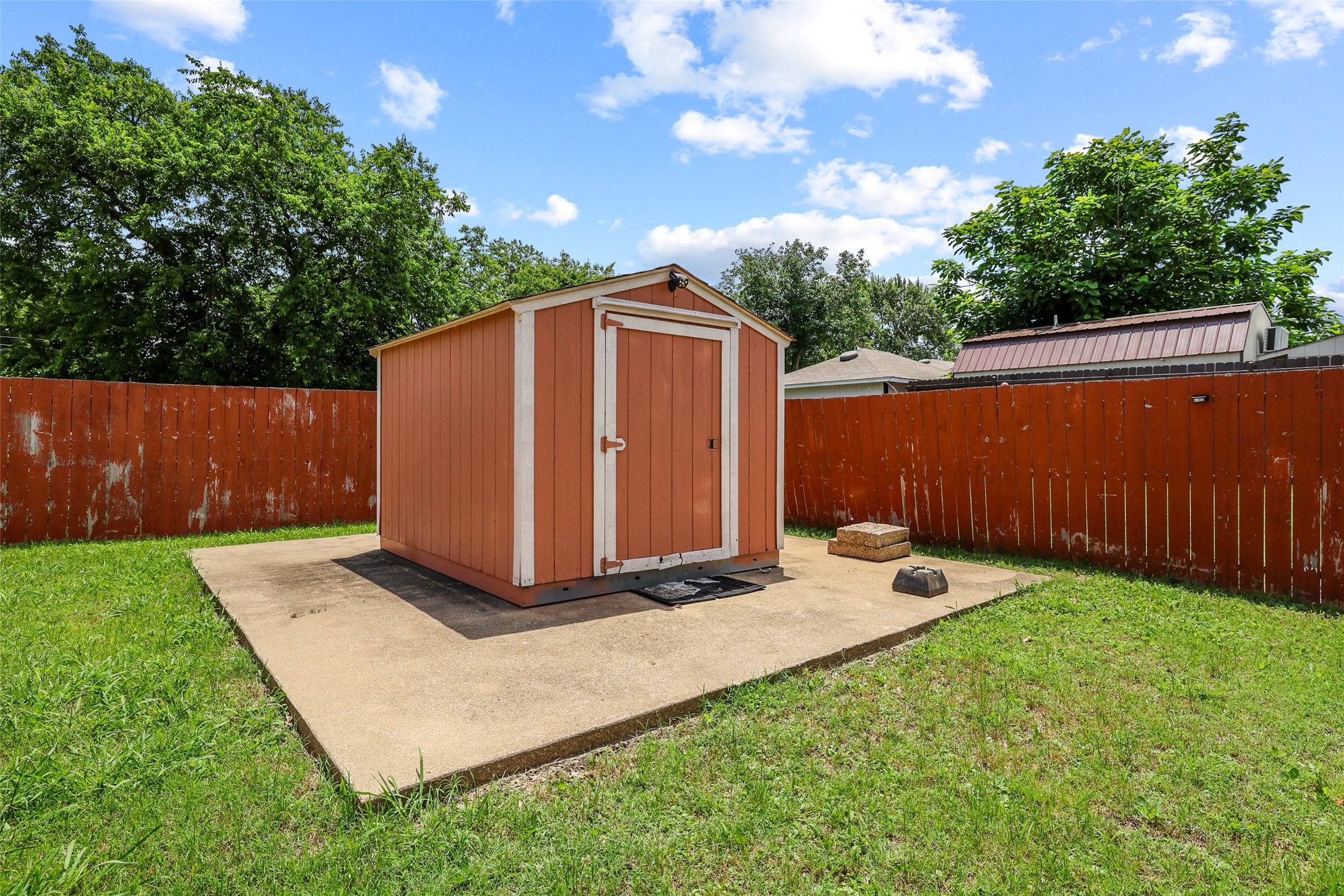 204 E Avenue D Garland TX 75040